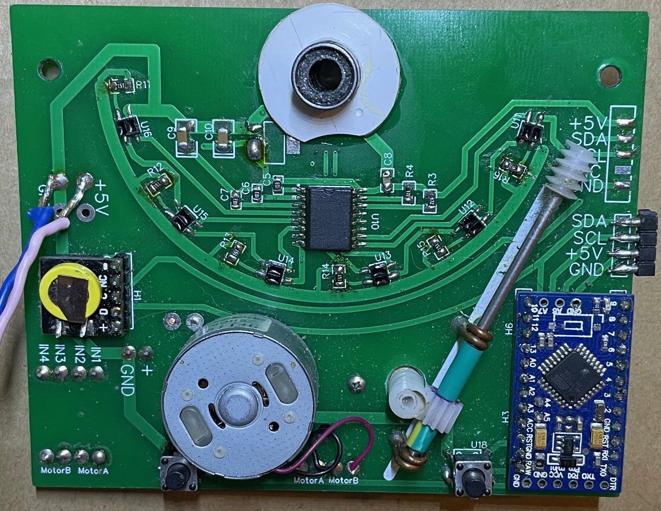 Big Wall Clock Made Of Recycled Materials 6 Steps with Pictures big-wall-clock-made-of-recycled-materials-6-steps-with-pictures