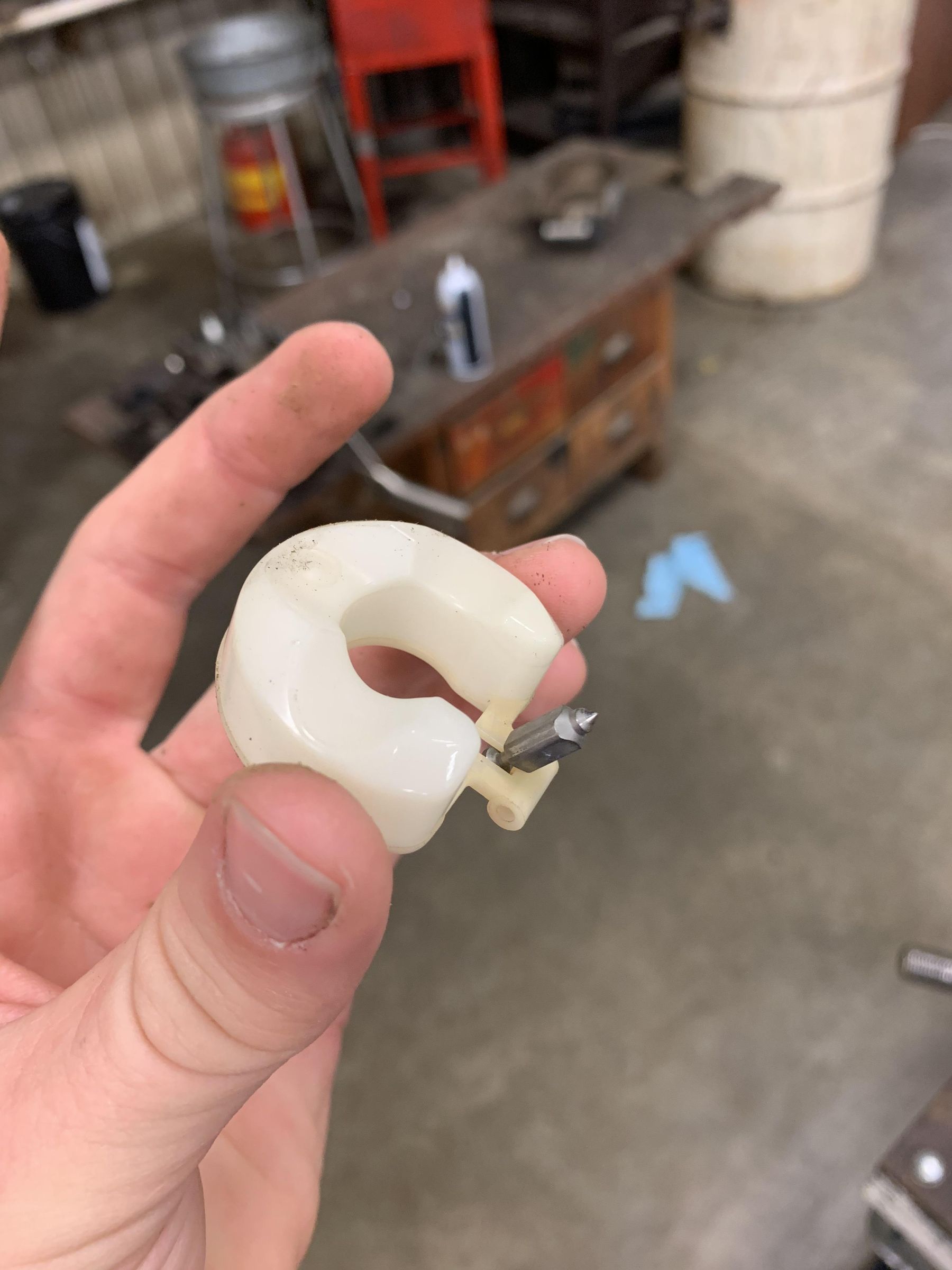 Fixing a Carburetor Needle Valve on a Small Engine 7 Steps