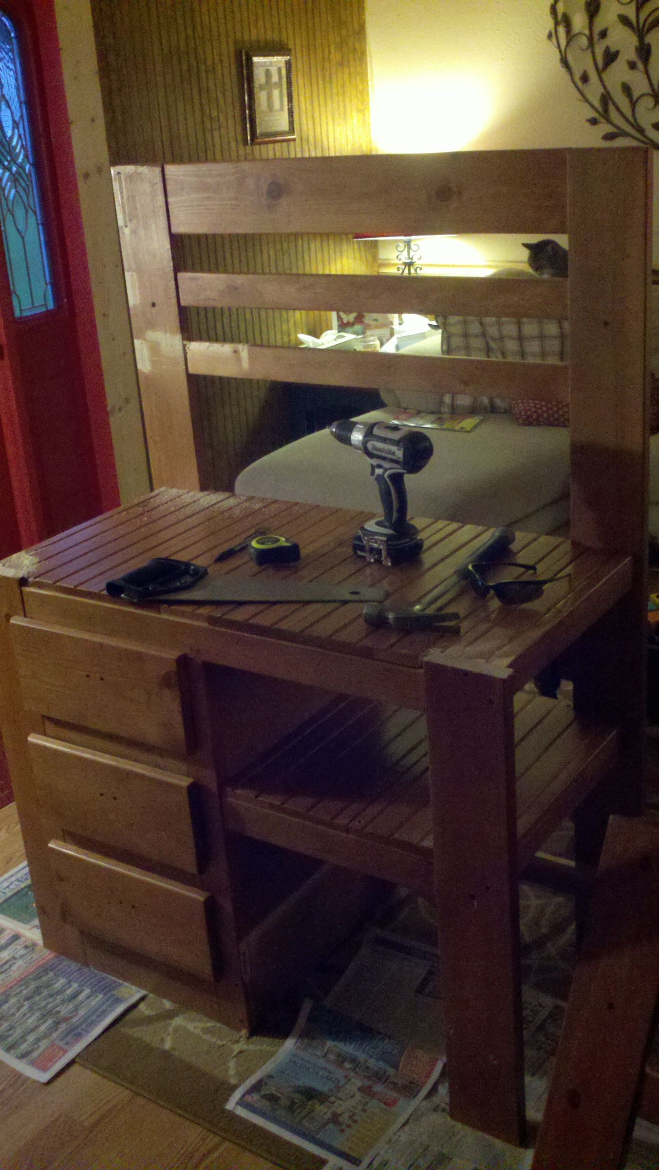 Turn Bunk Bed Steps Into a Work Bench