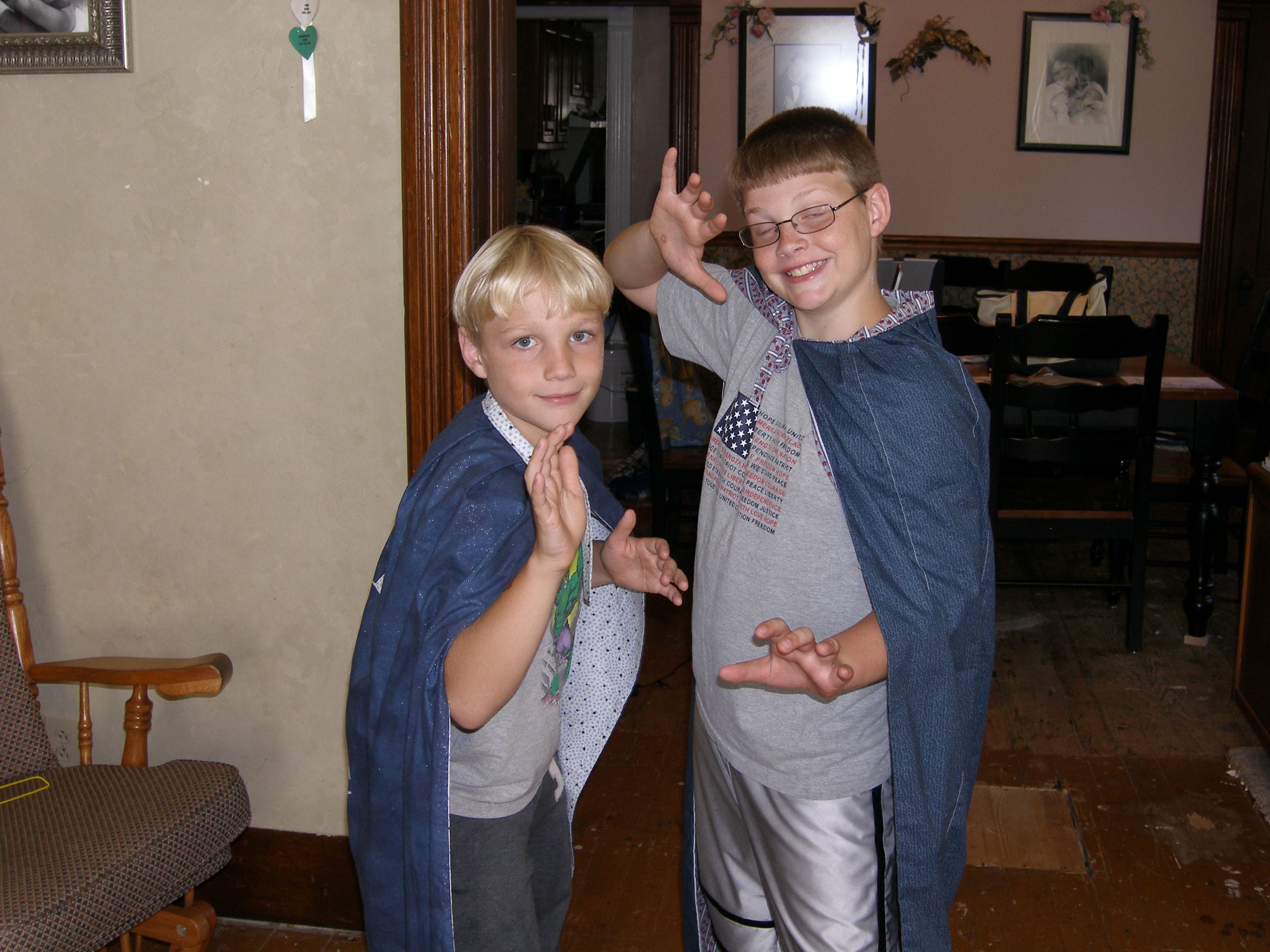 HOW TO MAKE a SUPER HERO CAPE!