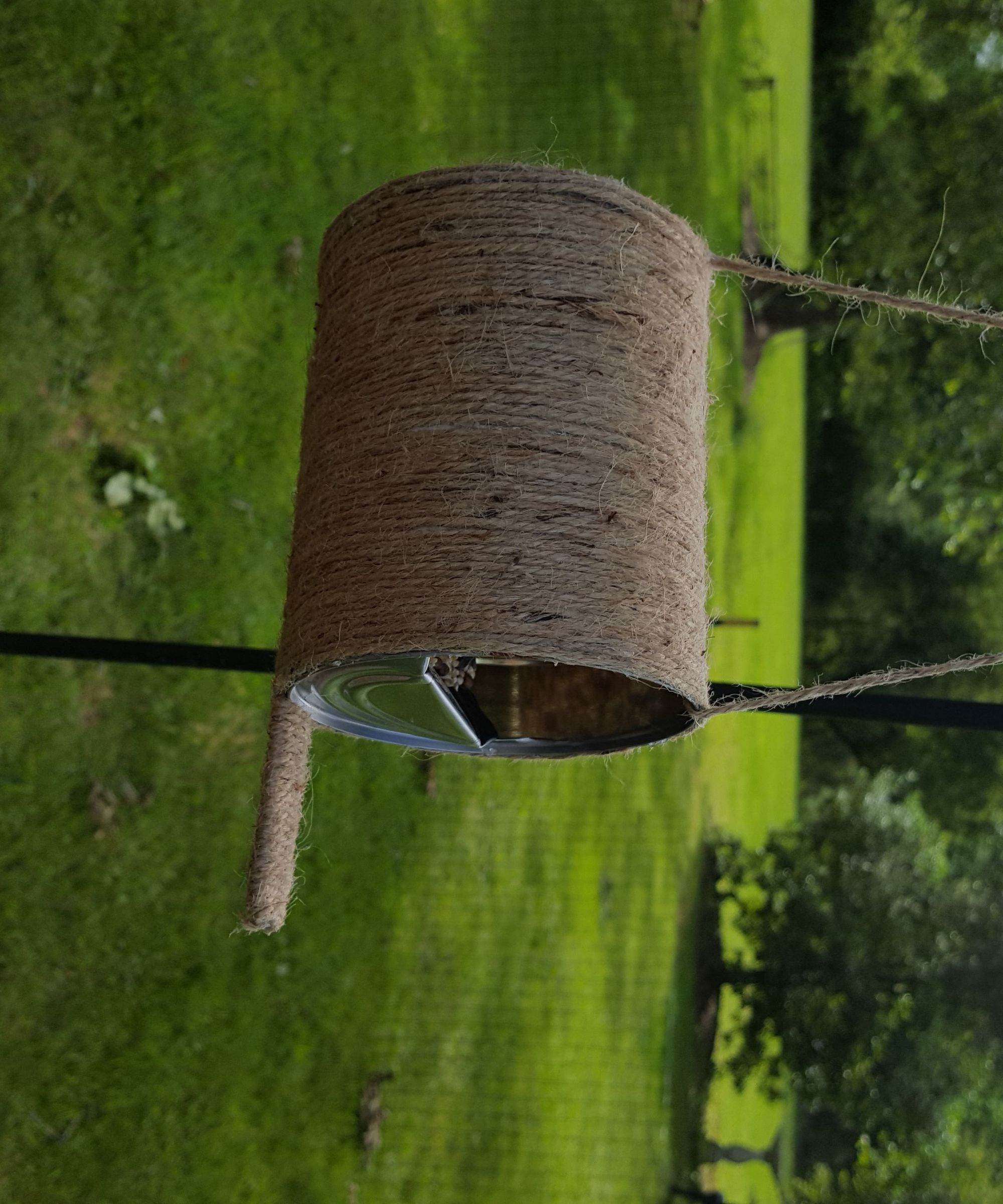 Upcycling a Twine and Tin Can Birdfeeder