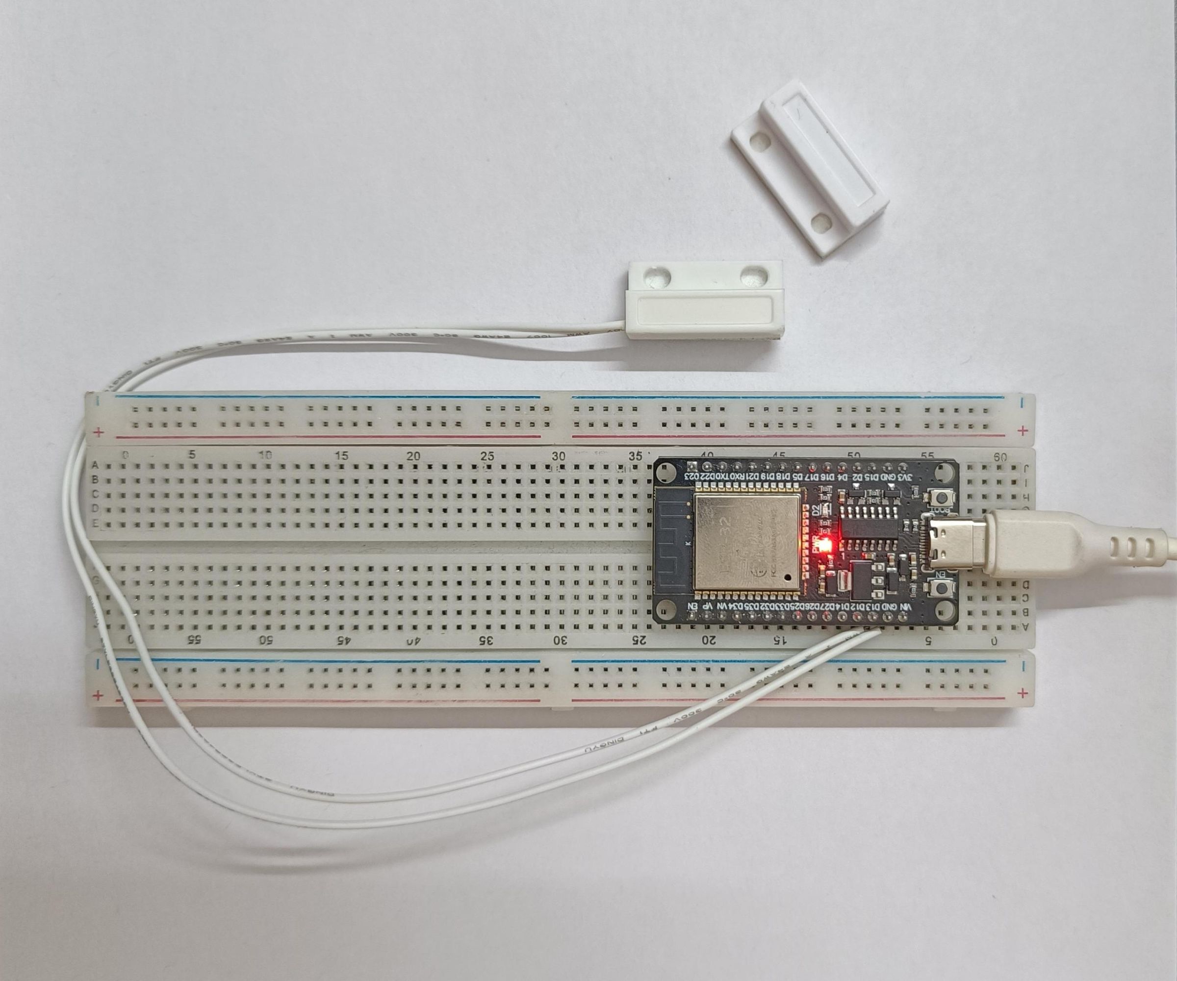 DIY Magnetic Reed Switch Door Monitoring System Using ESP32 and VVAC Cloud Dashboard