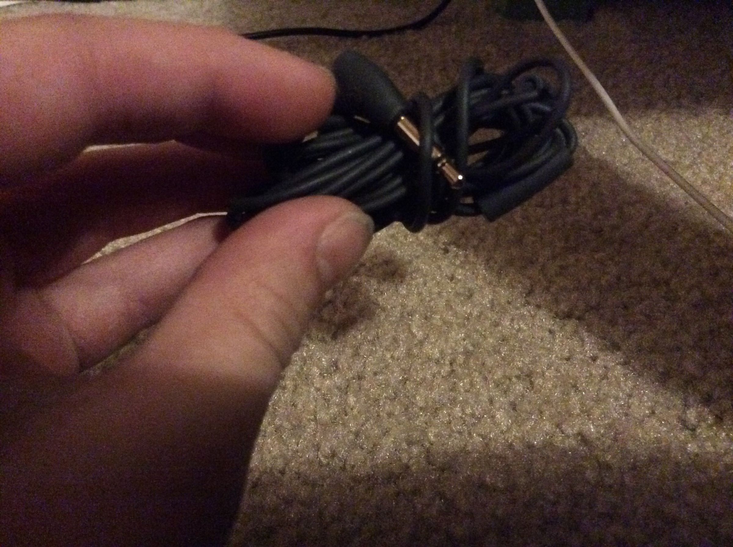 Rolling Up Earbuds Without Them Tangling 4 Steps Instructables