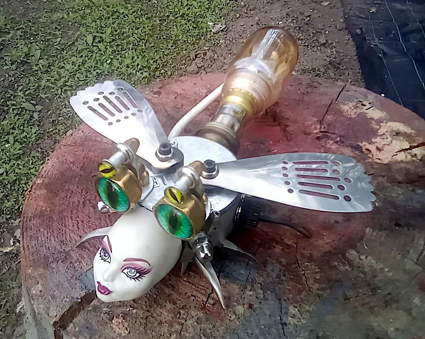 Robot Flyder Light (Roboticea Volans Aranea Metallicus Illuminatus)