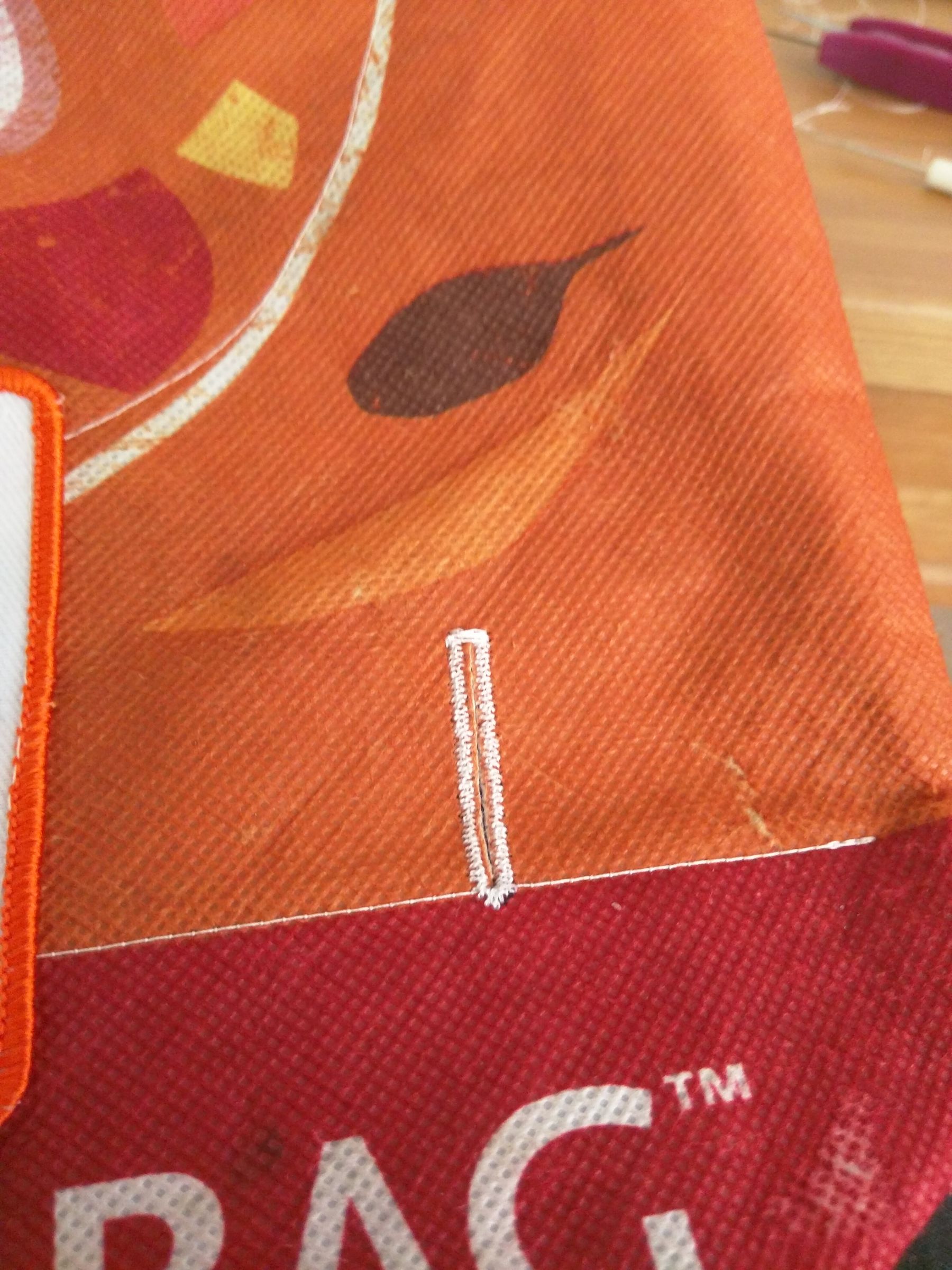 Make a Backpack From Reusable Shopping Bags 5 Steps (with Pictures