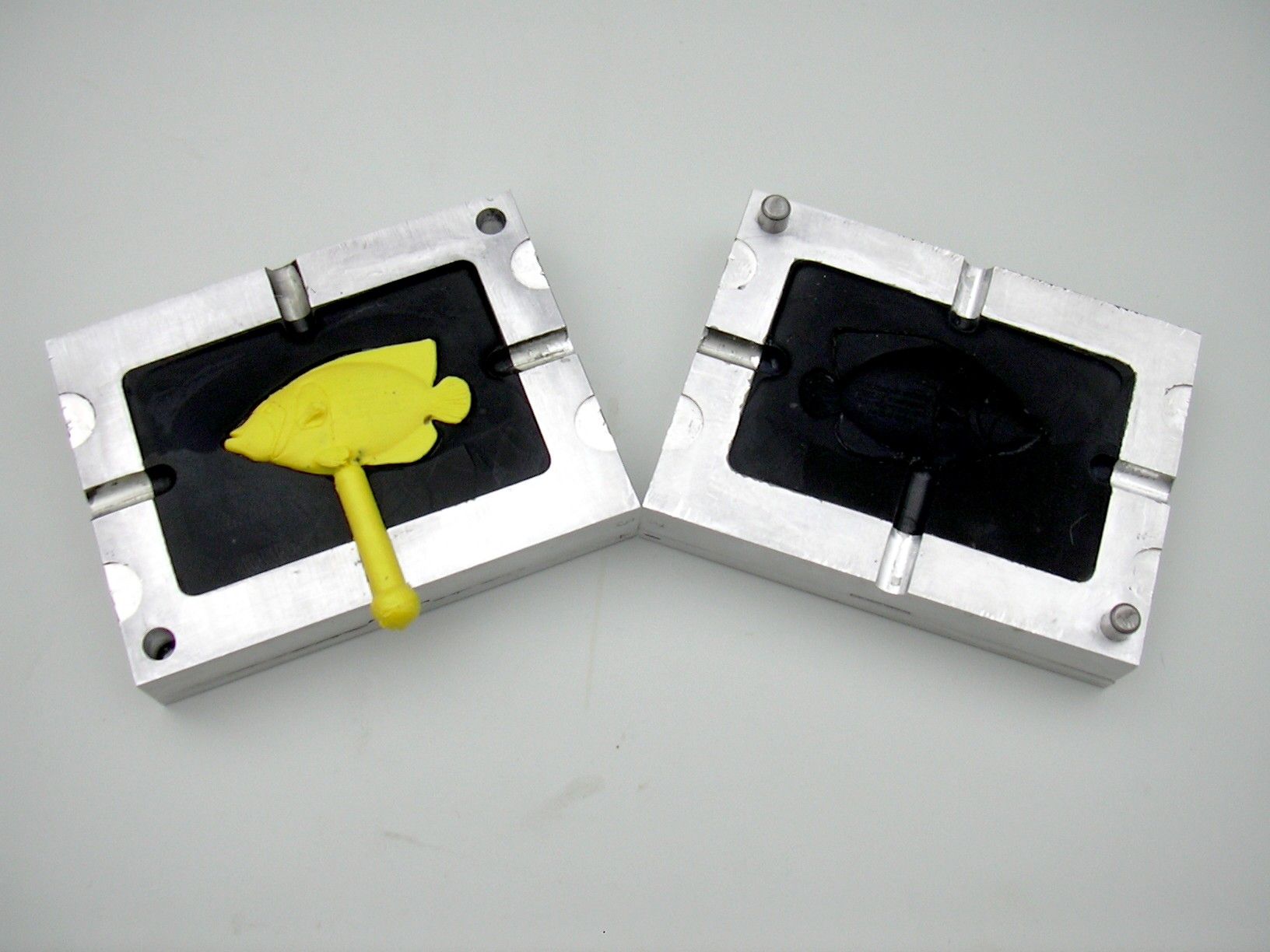 Home Plastic Injection Molding With an Epoxy Mold. 7 Steps (with
