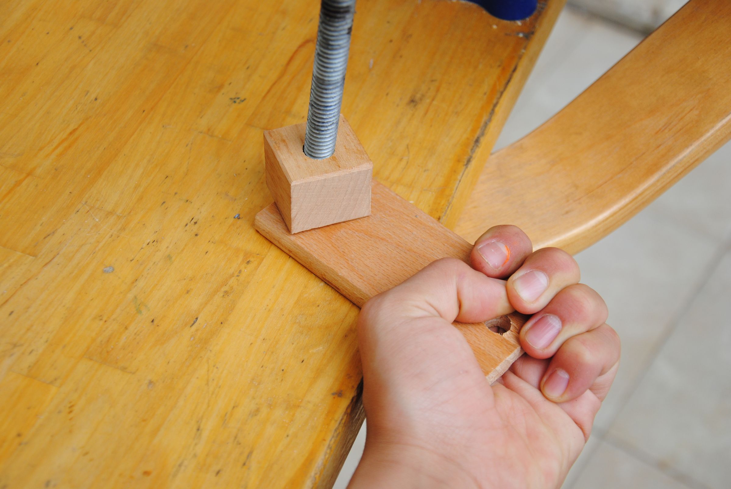 DIY Bent Plywood Long Reach CClamps Without Bending Plywood! (Broken Sofa to Clamp!) 9 Steps