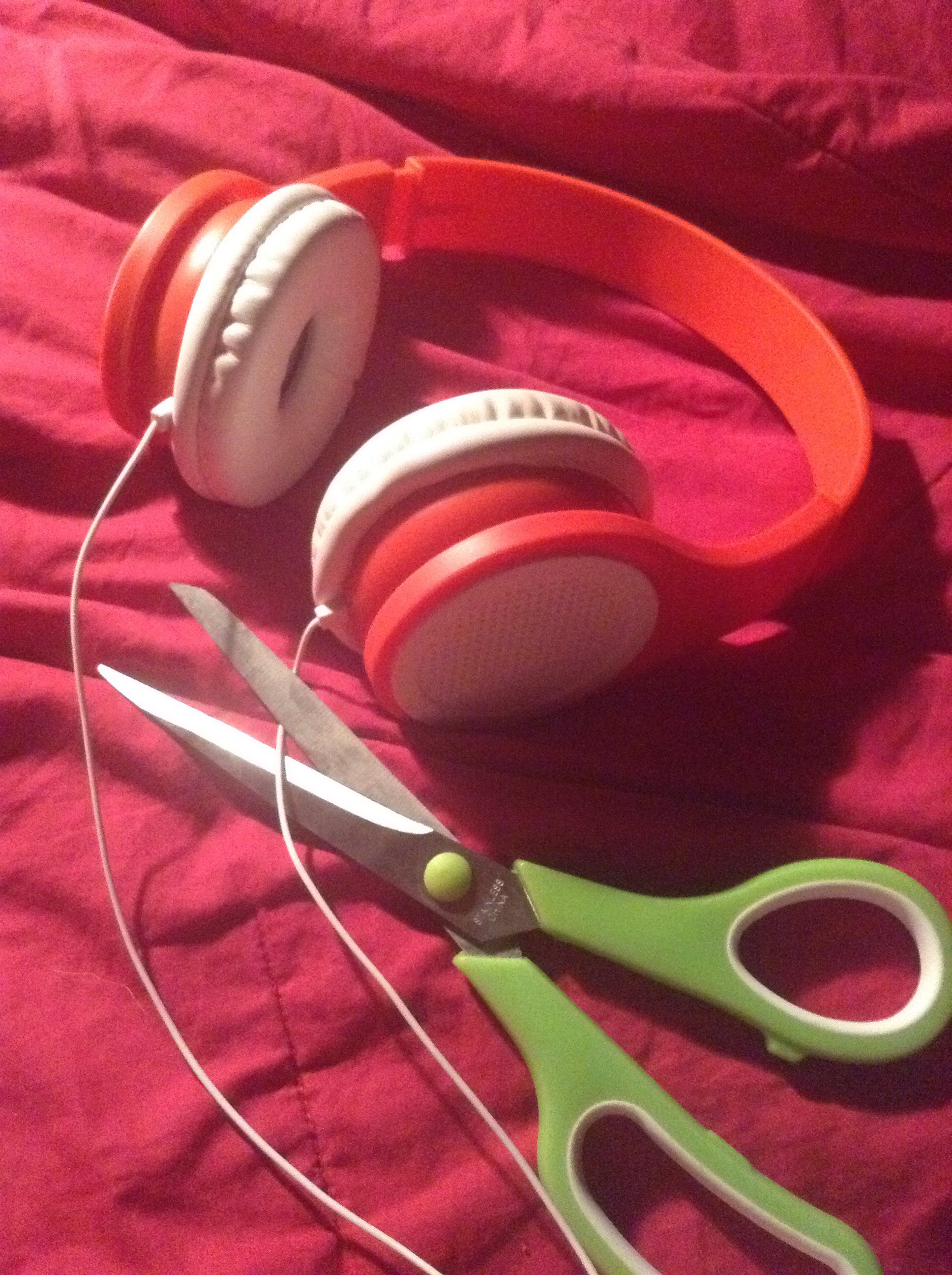 Turn Those Broken Headphones Into New Ones! 4 Steps Instructables