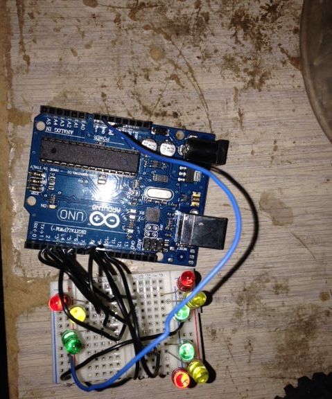 Traffic Light ,9 Led Using Arduino Uno