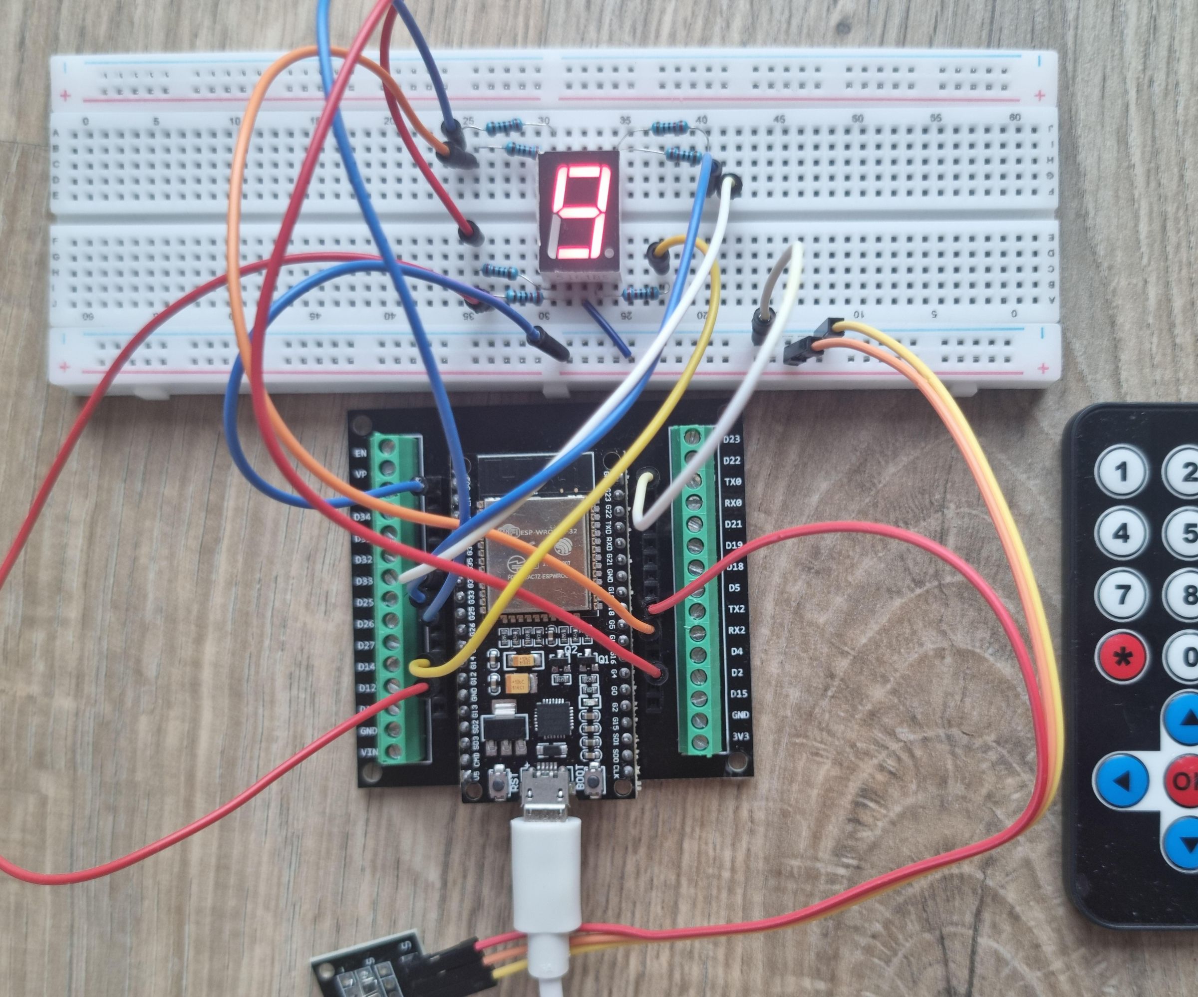 Seven Segment Display and IR Remote With ESP32 Using Arduino IDE