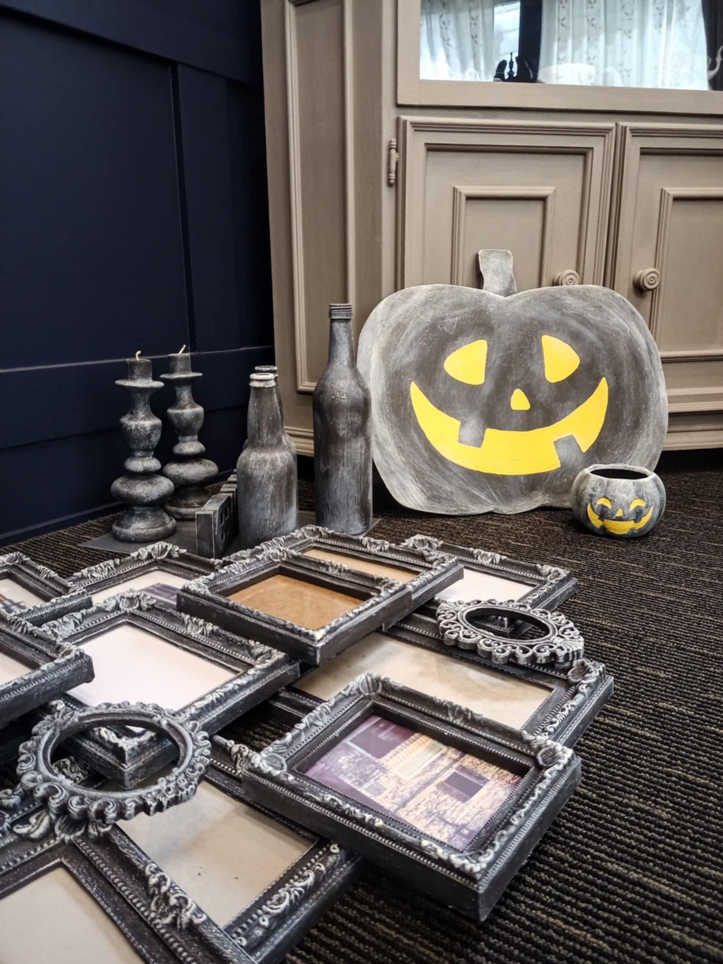 Halloween Picture Frame Collage! 6 Steps (with Pictures) Instructables
