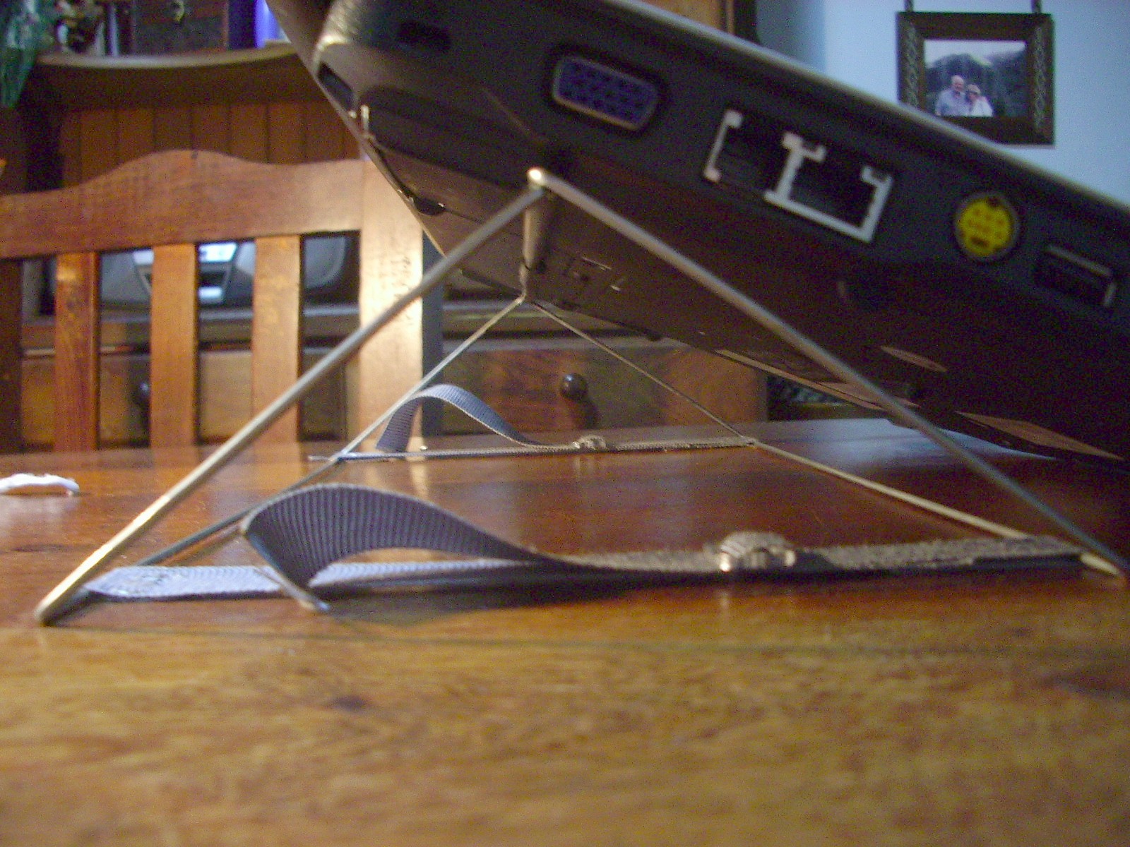 Another Laptop Stand (otro Soporte Para Notebook)