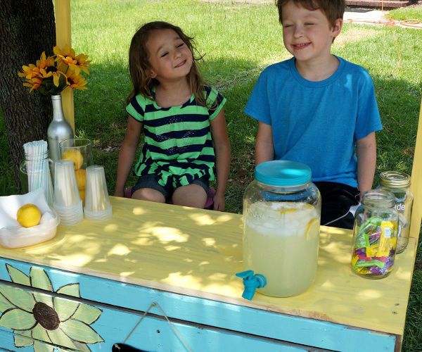 Pallet Lemonade Stand