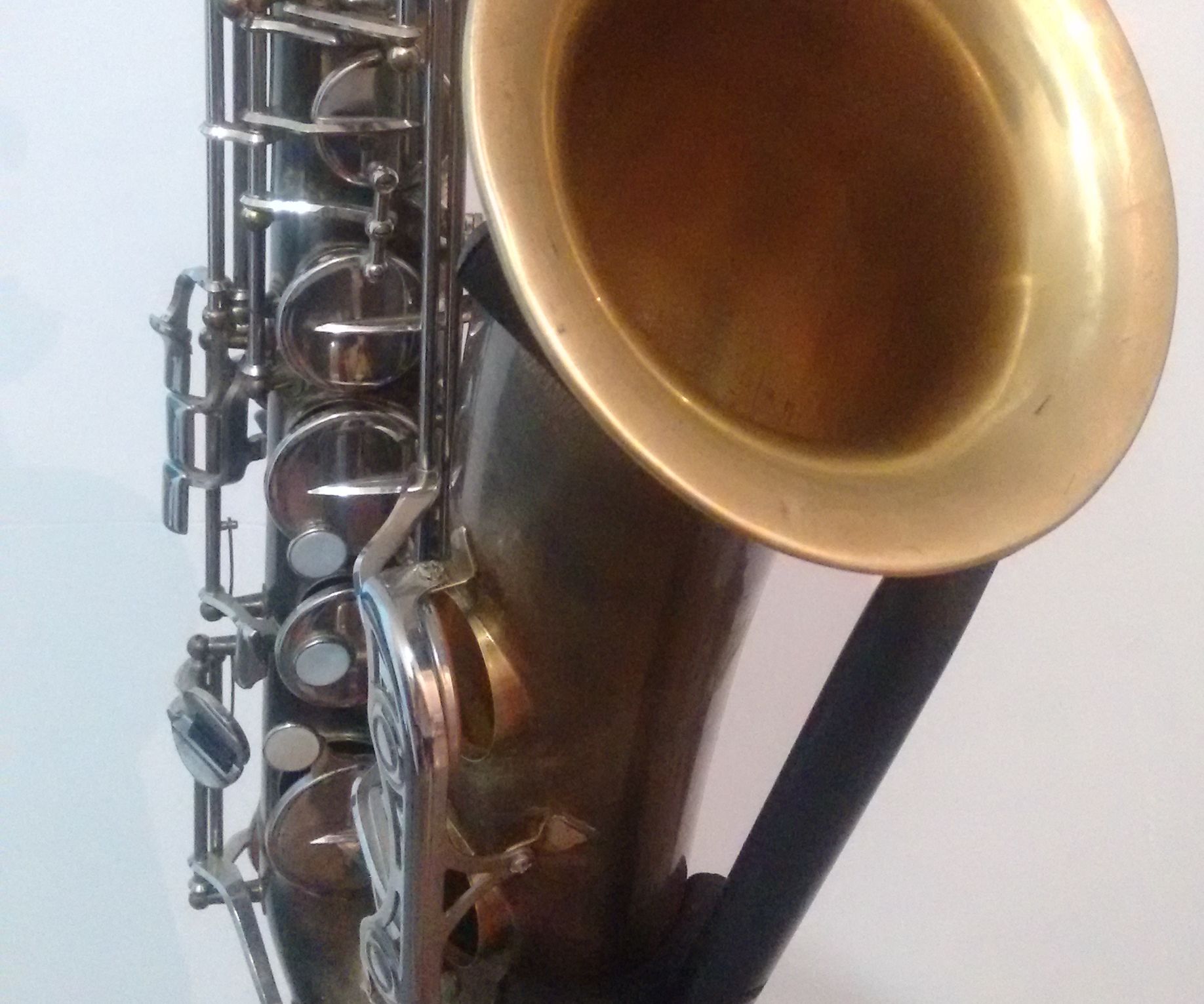 Vintage Finishing Overhaul Saxophone With No Chemicals