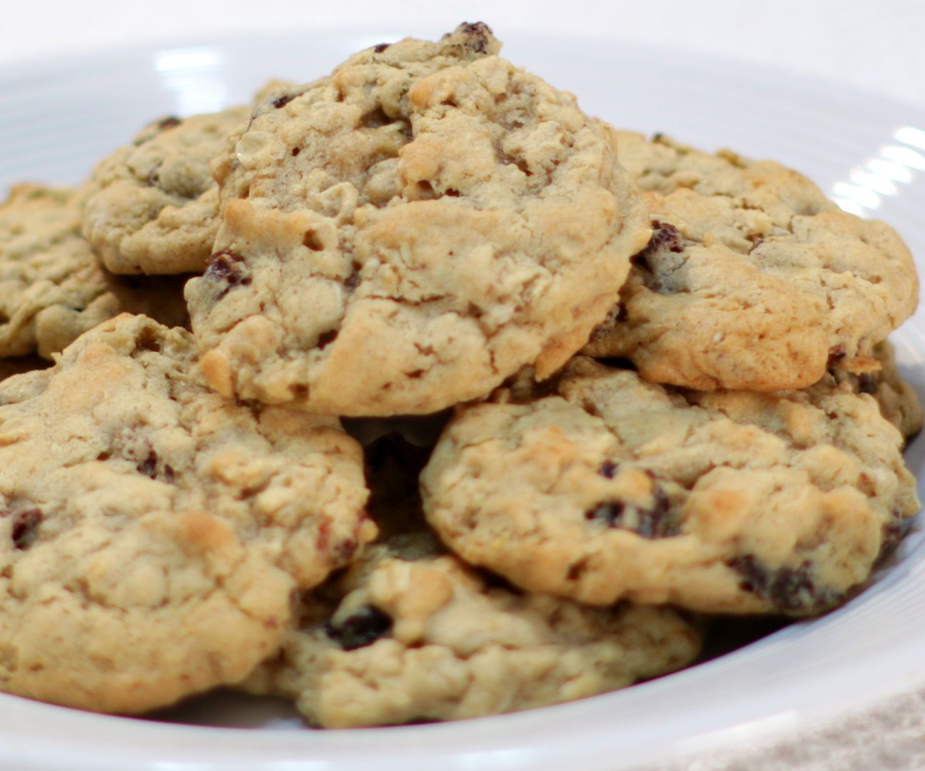 Easy Chewy Oatmeal Raisin Cookies