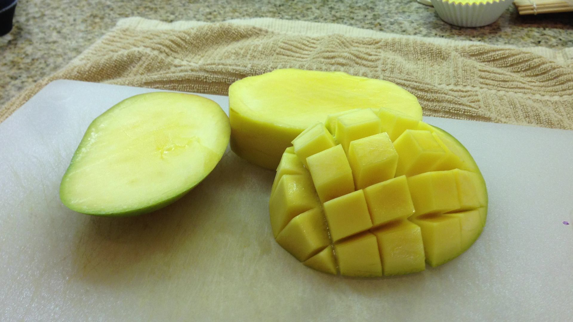 Tutorial: How to Cut a Mango