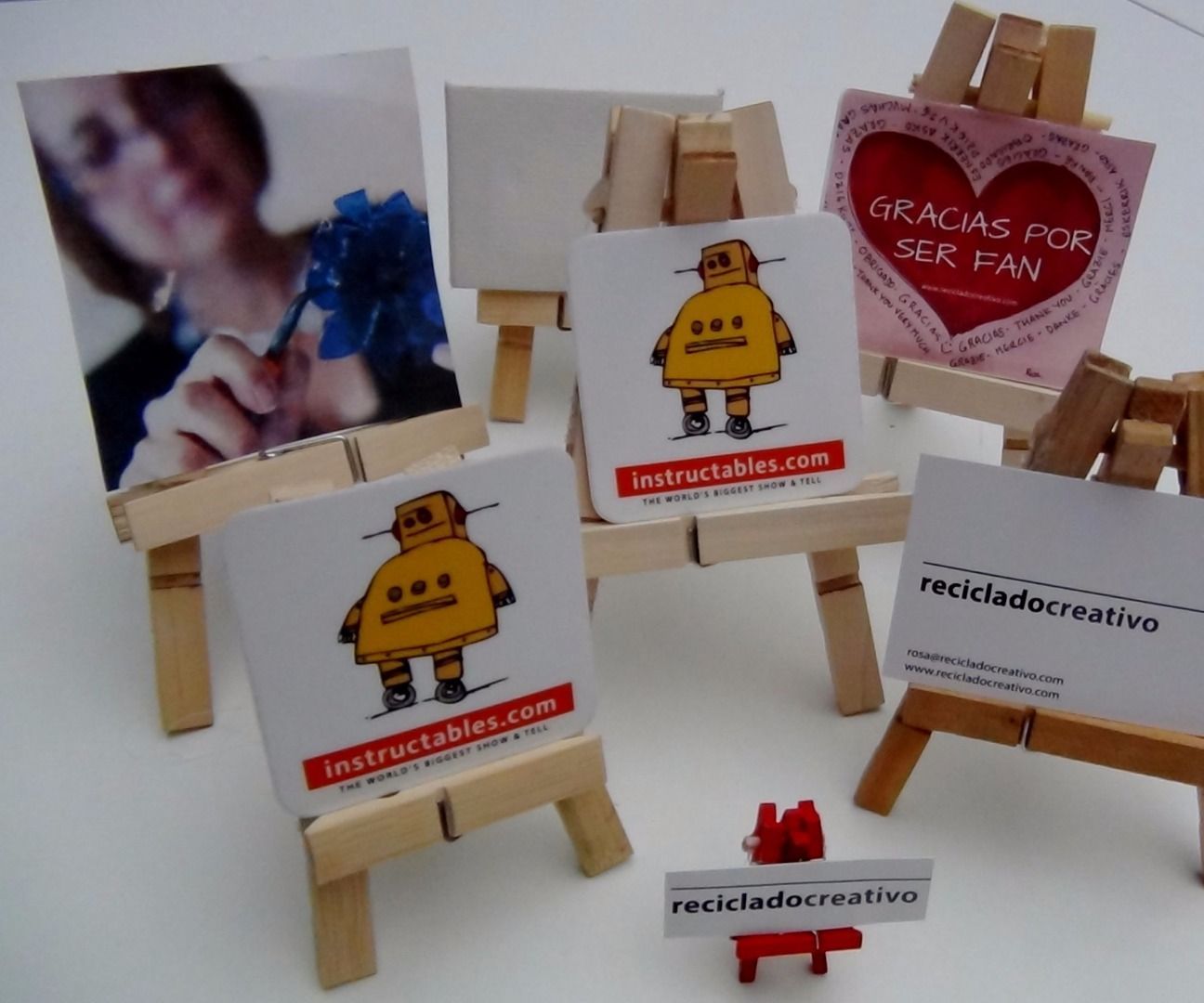 How to Make a Mini Easel With Wooden Clothes Pins