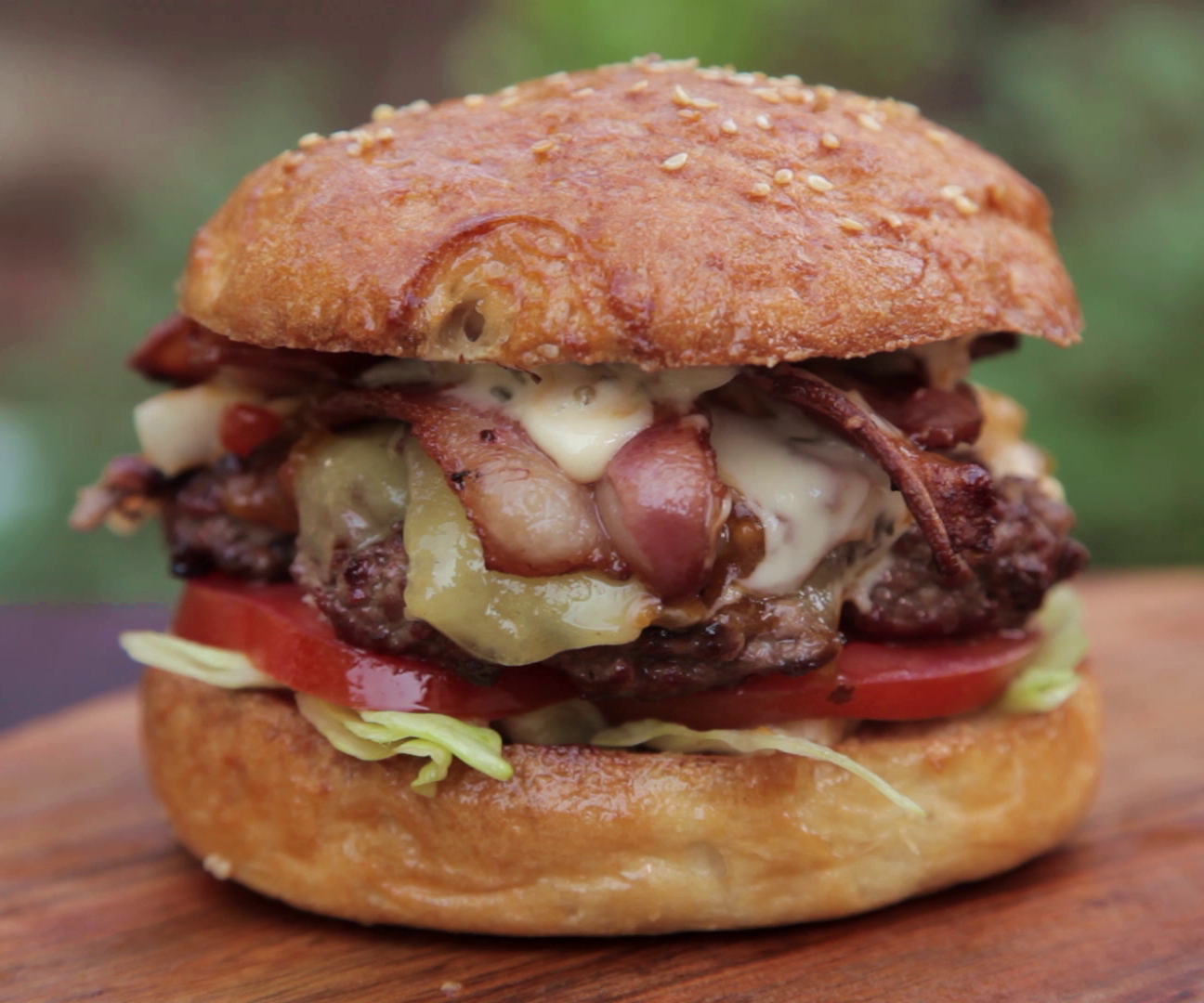 How to Cook a Crispy Bacon and Cheese Burger