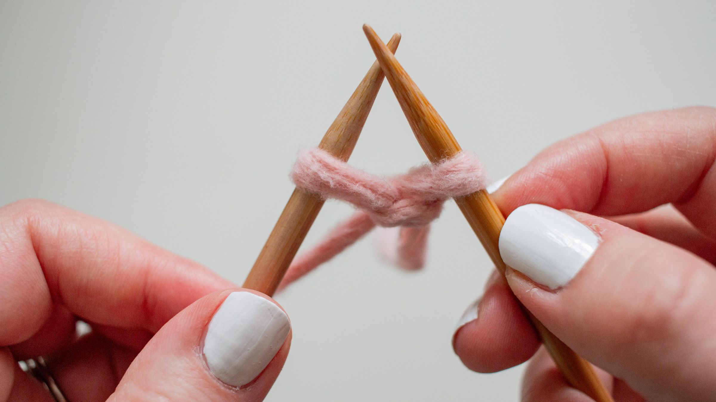 Alternating Cable Cast on in the Round Tutorial 13 Steps (with