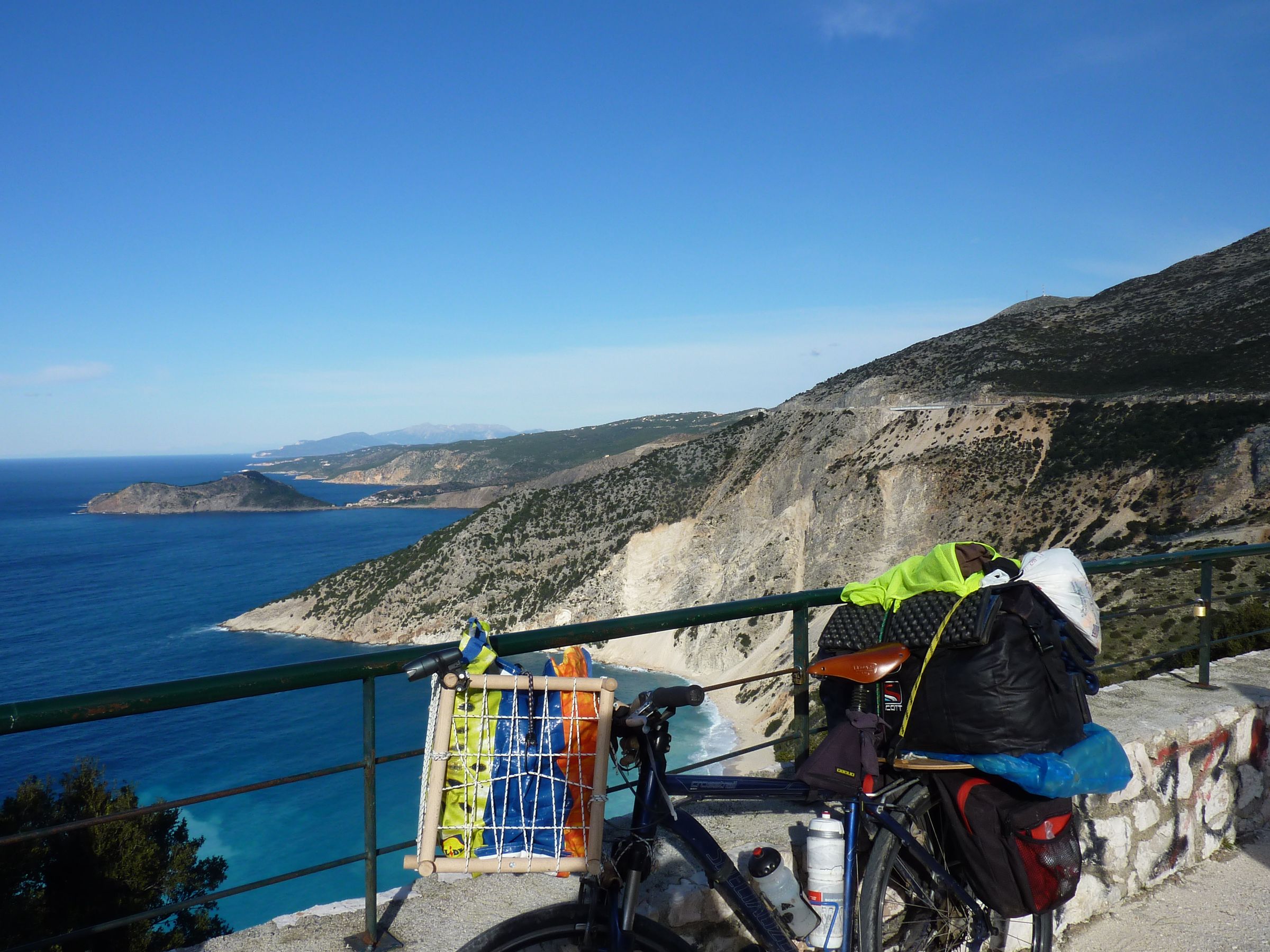 Heavy Duty Bicycle Basket From Broomsticks and Rope! 8 Steps (with