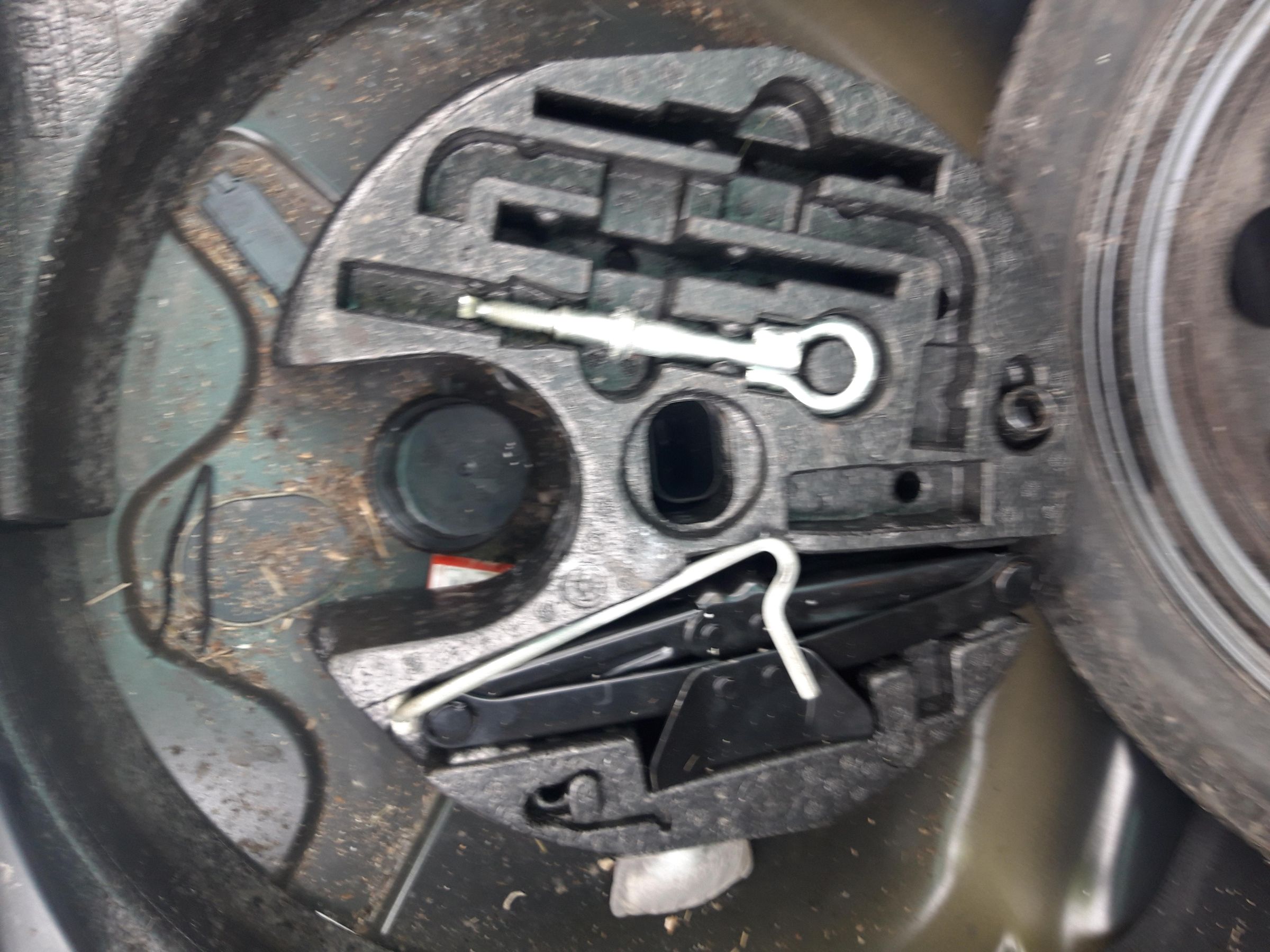 Changing a Car Tyre 4 Steps Instructables