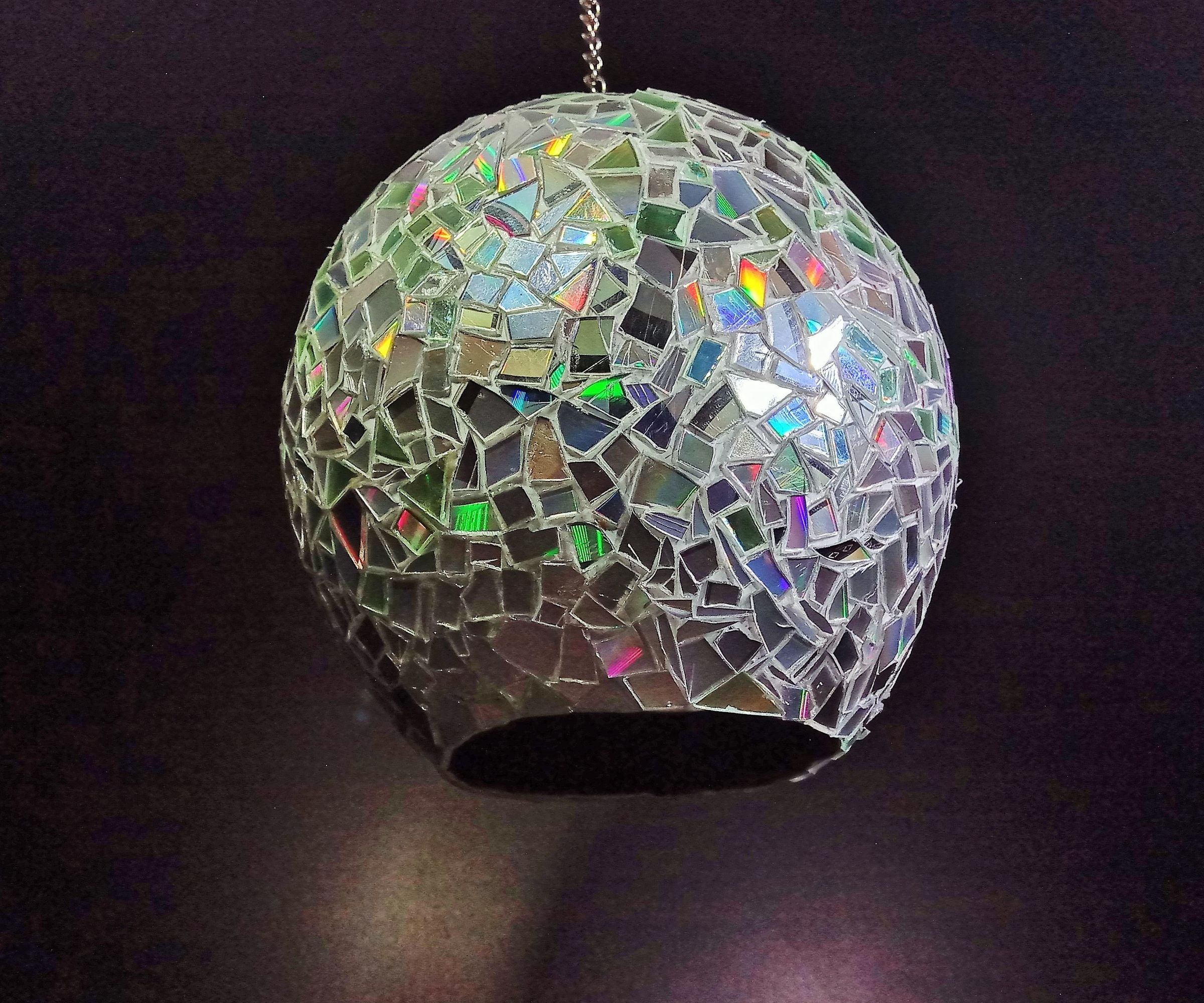 How to Make a Lamp With Paper and CDs