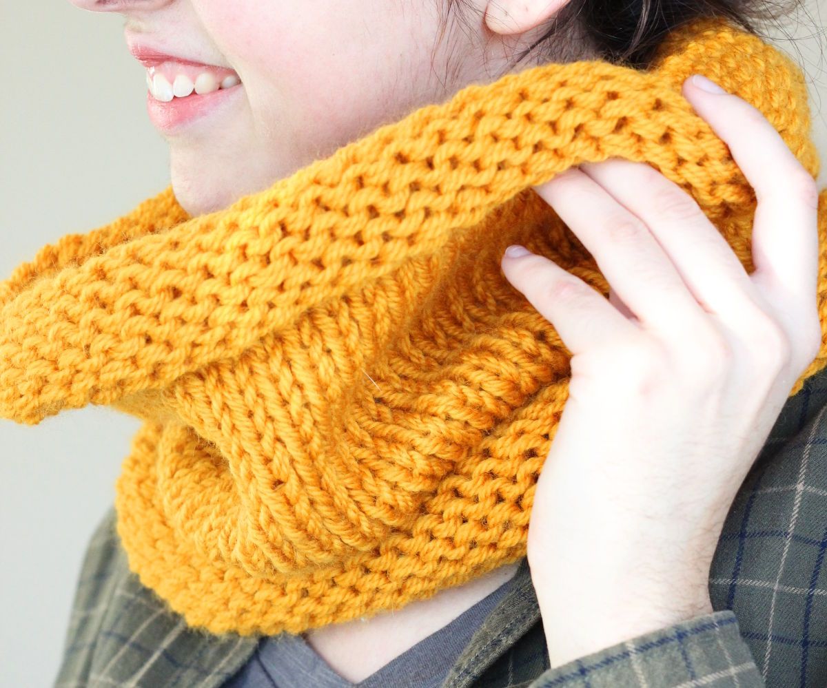 How to Knit an Infinity Scarf in 3 Steps