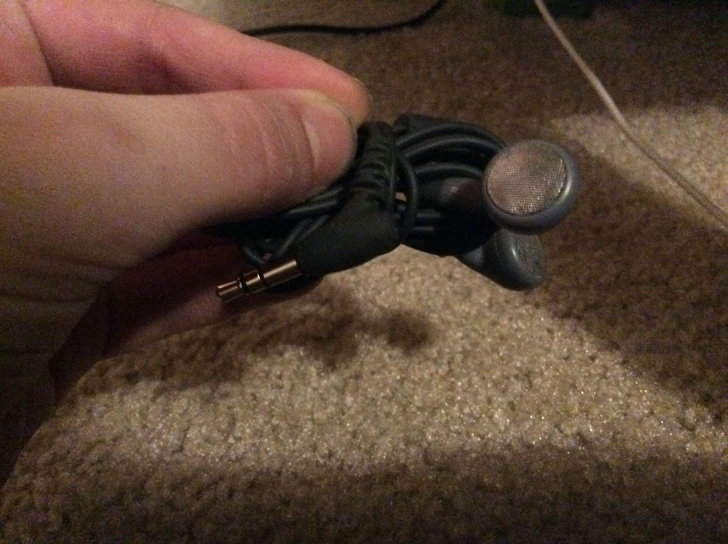 Rolling Up Earbuds Without Them Tangling 4 Steps Instructables