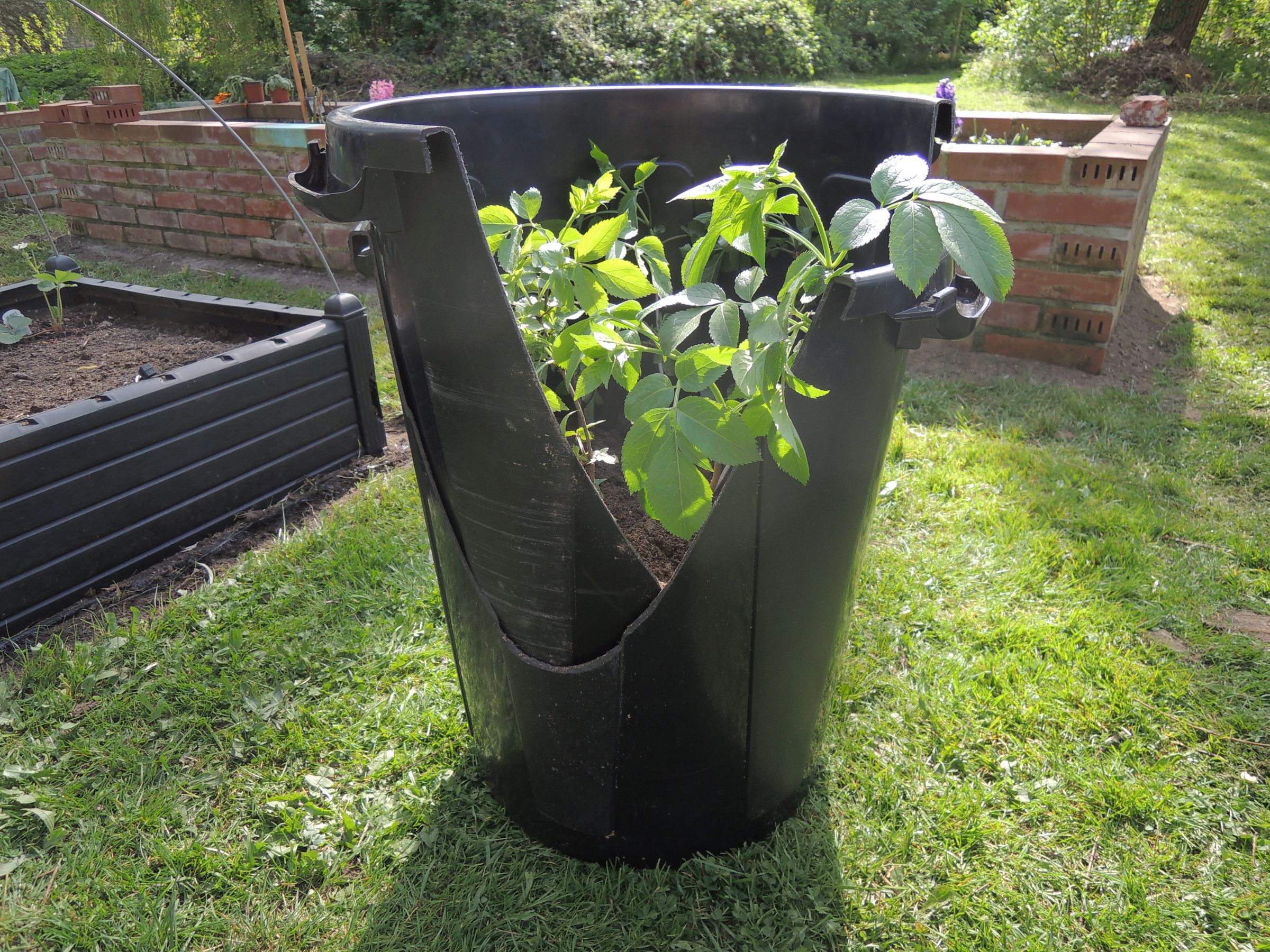 DIY Growing Potato Tower With Turning Bins 10 Steps (with Pictures