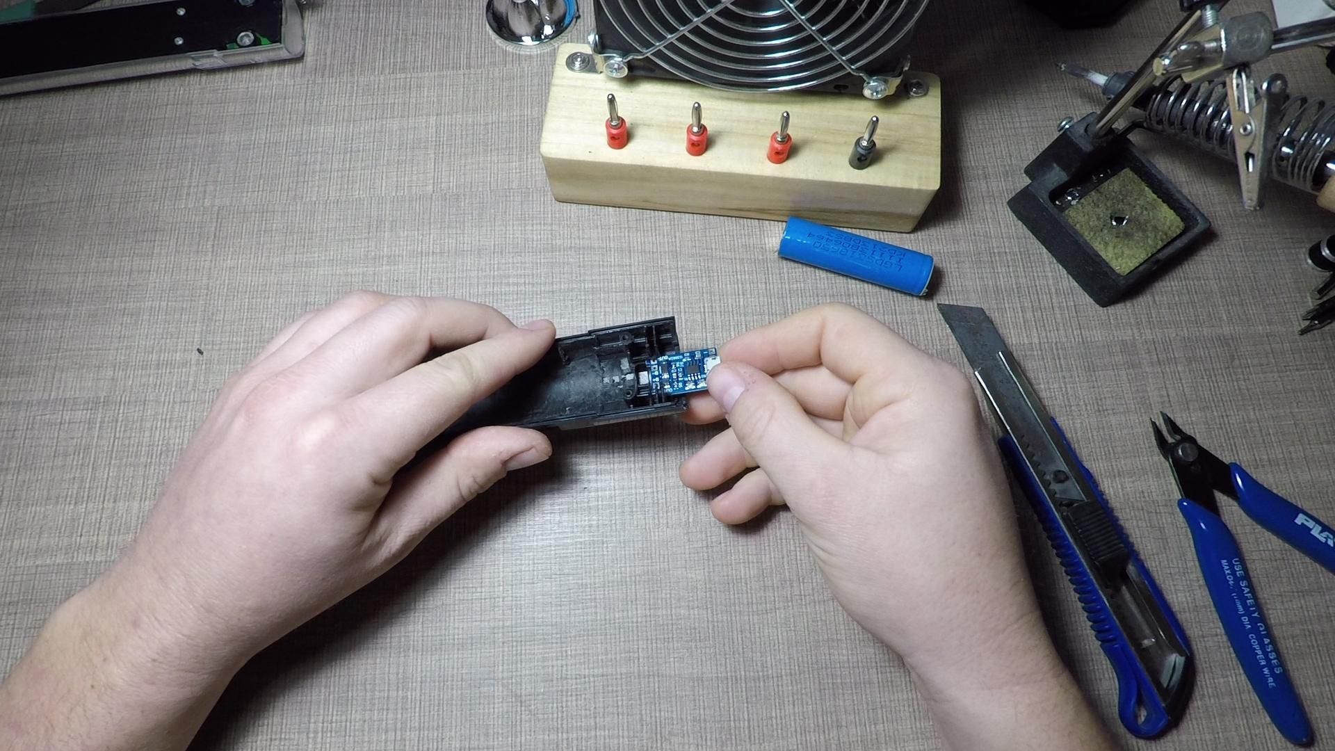 Convert a Flashlight From AA to Lithium Batteries 7 Steps (with