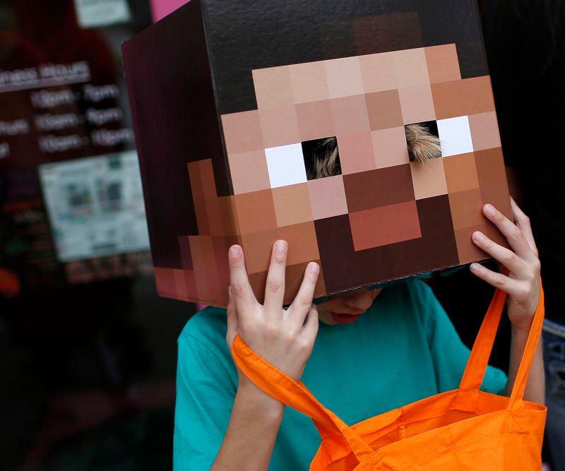 How to Throw an Awesome Minecraft Birthday Party for Your Child