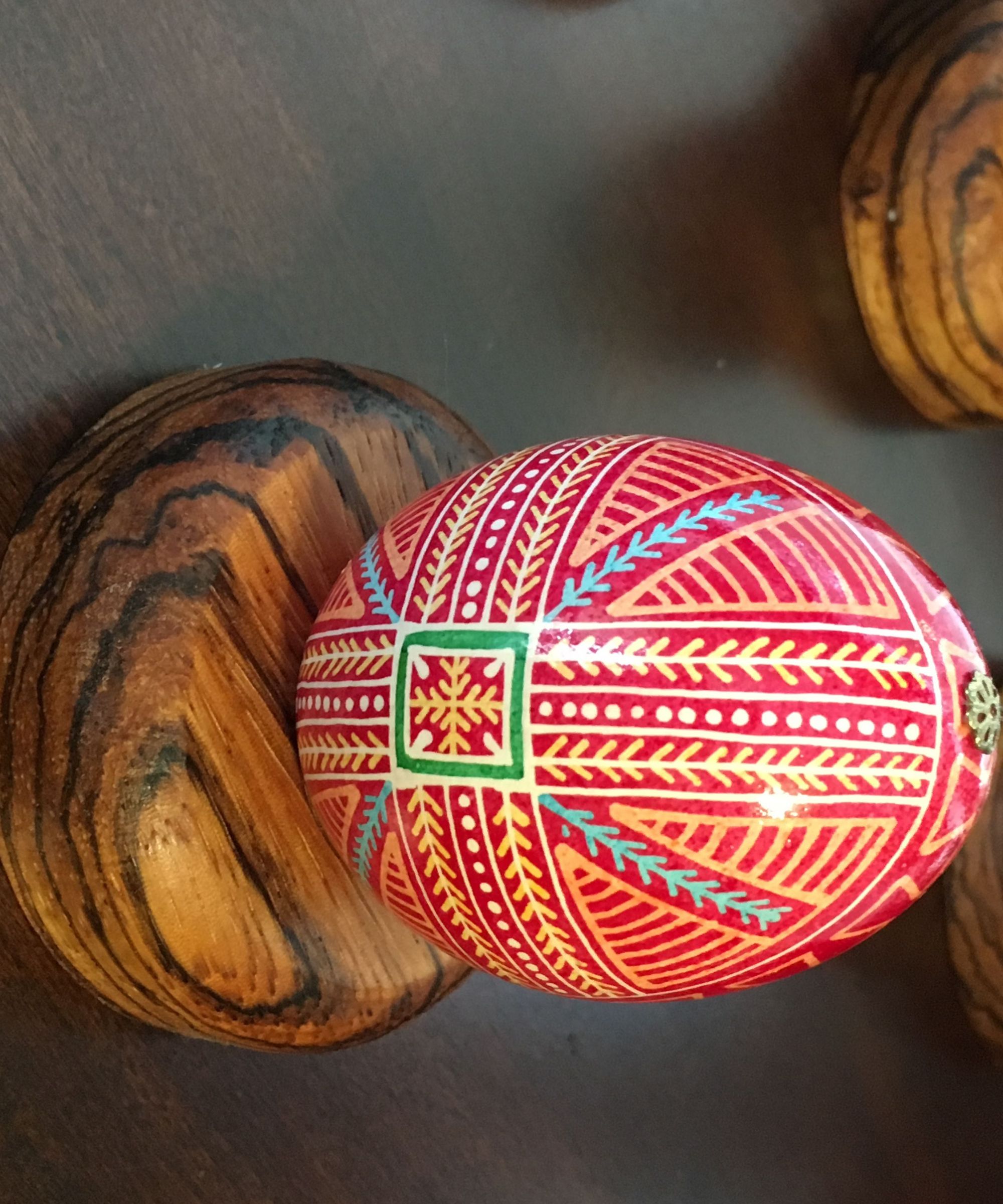 Easter Egg Display Platforms