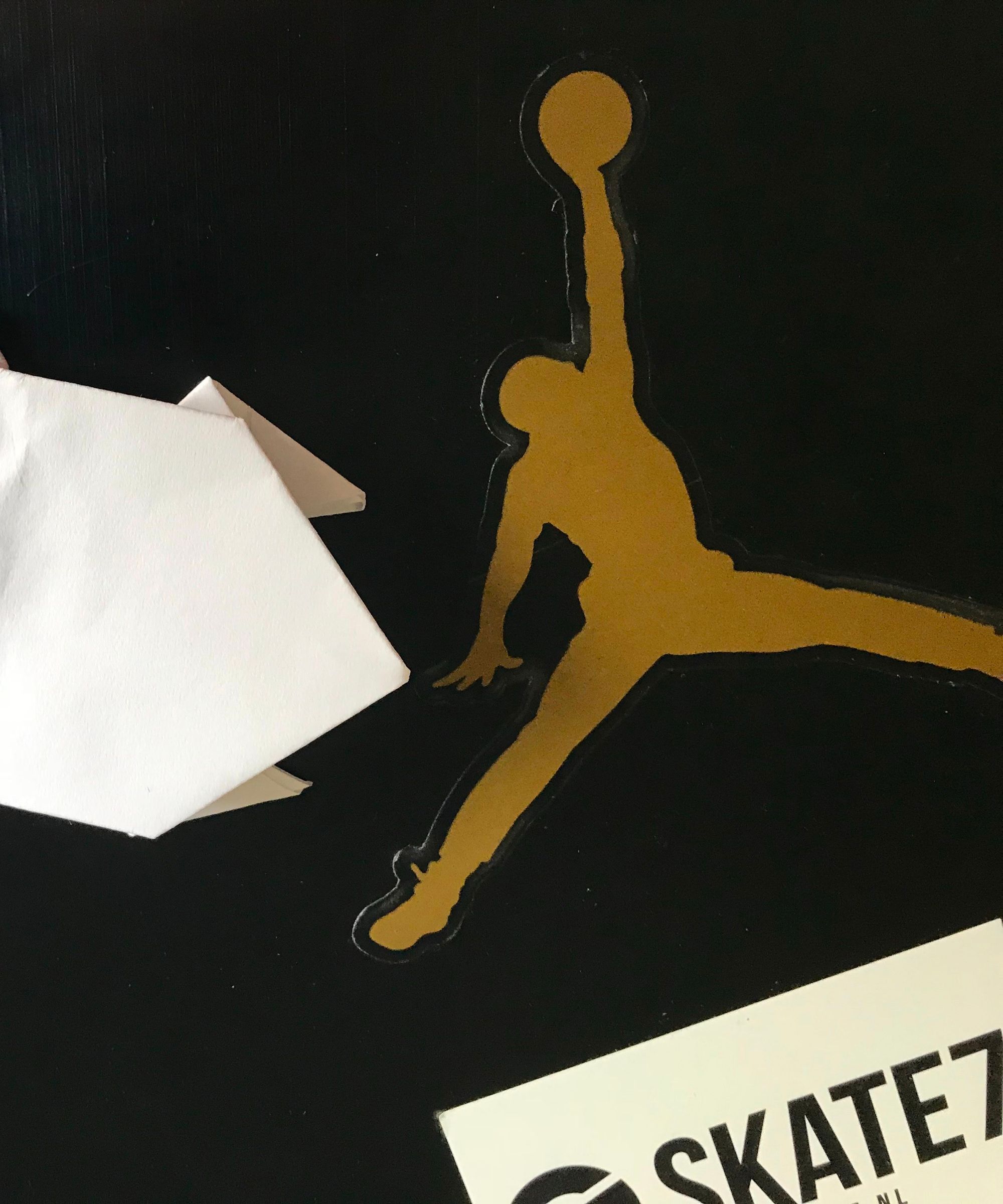 Giant Paper Frog (Jumps at 20 Meters)