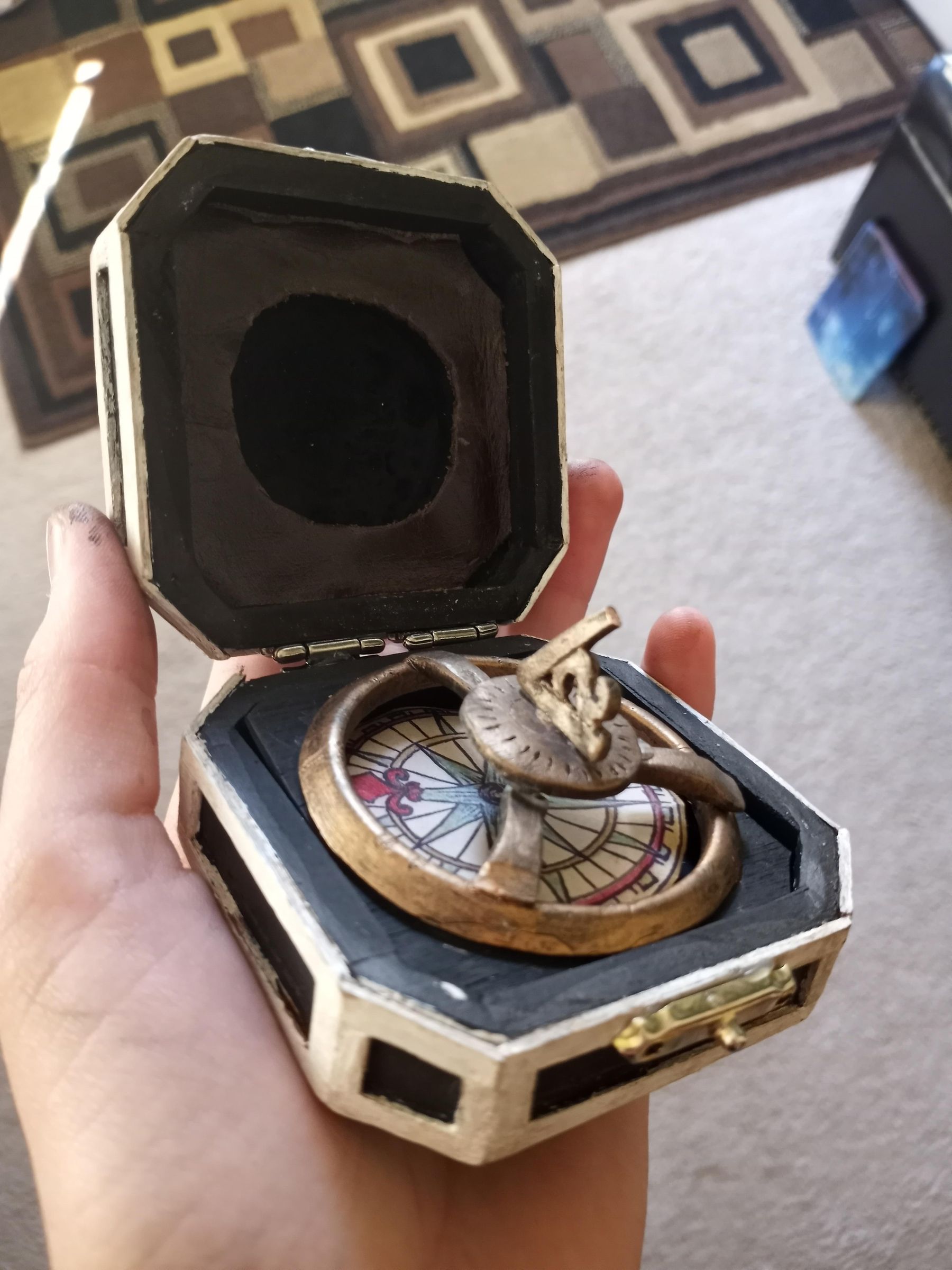 The Compass That Doesn't Point North 10 Steps (with Pictures