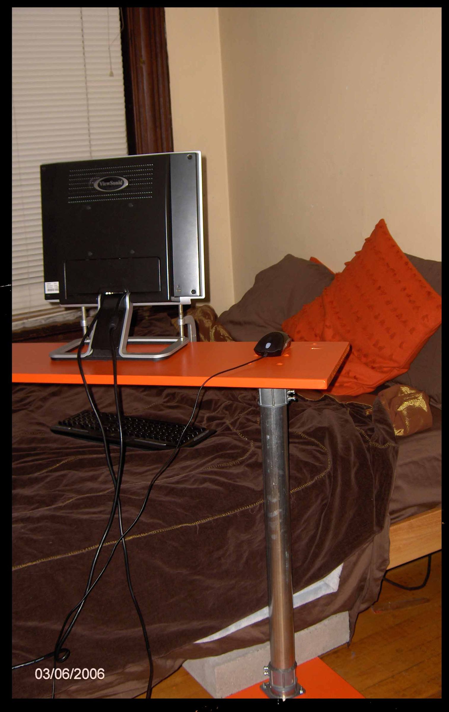 Over-the-bed Computer Cart