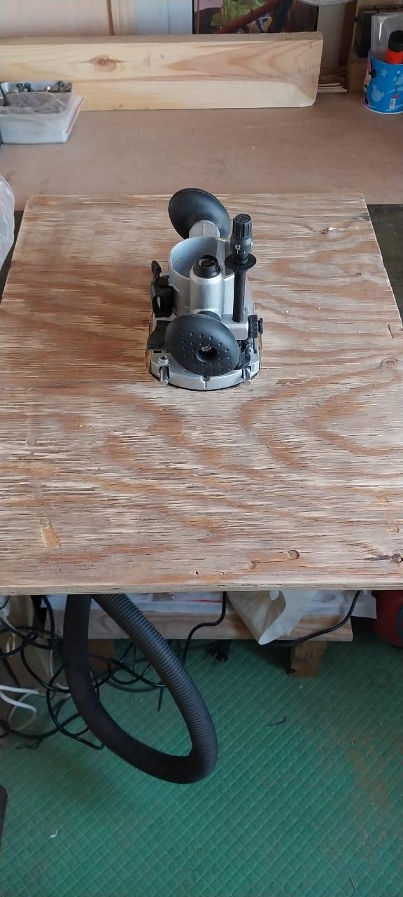 Simple Router Table : 4 Steps - Instructables