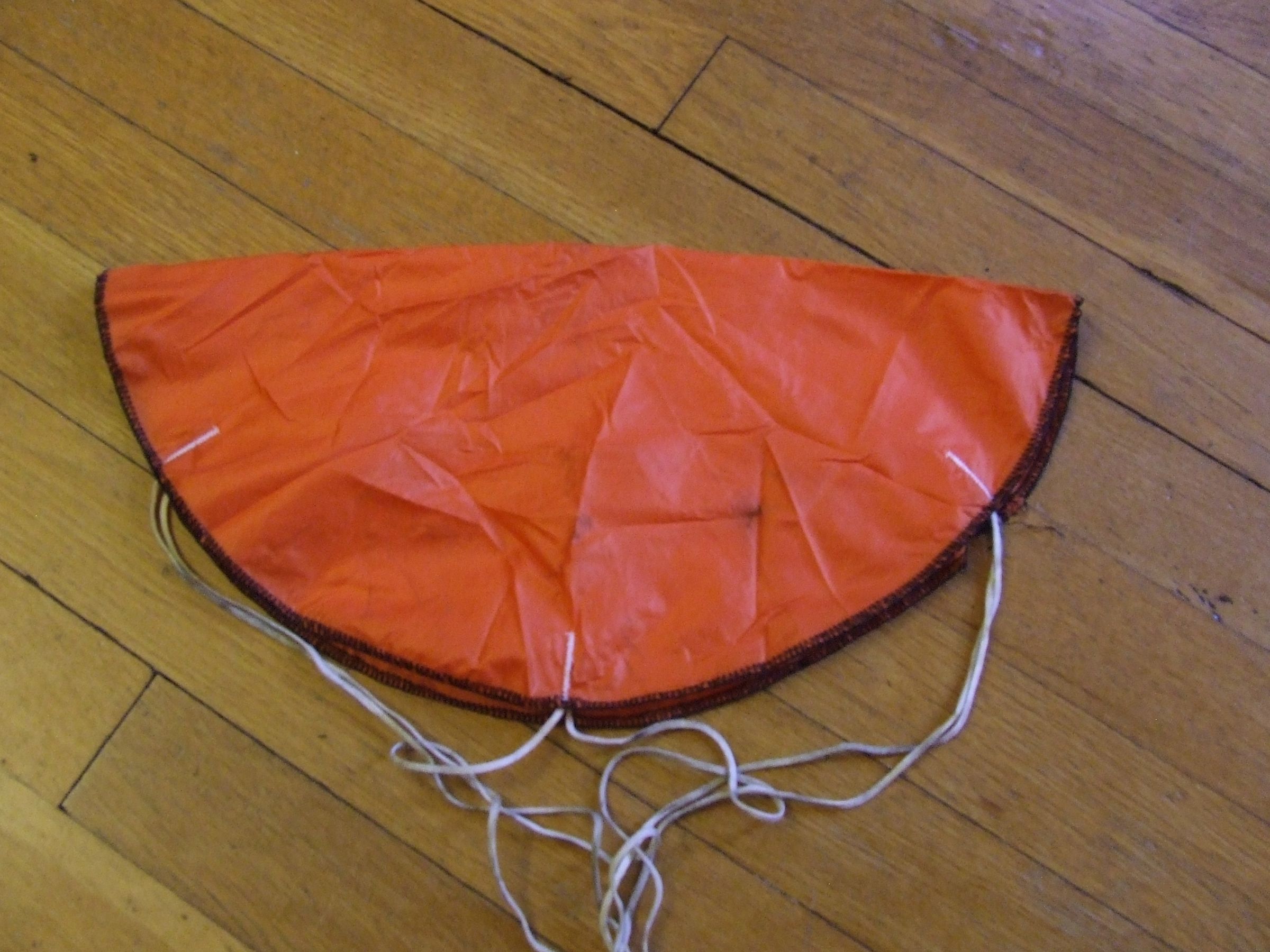 Paracute Folding Tutorial for Small Cloth Chutes 6 Steps Instructables