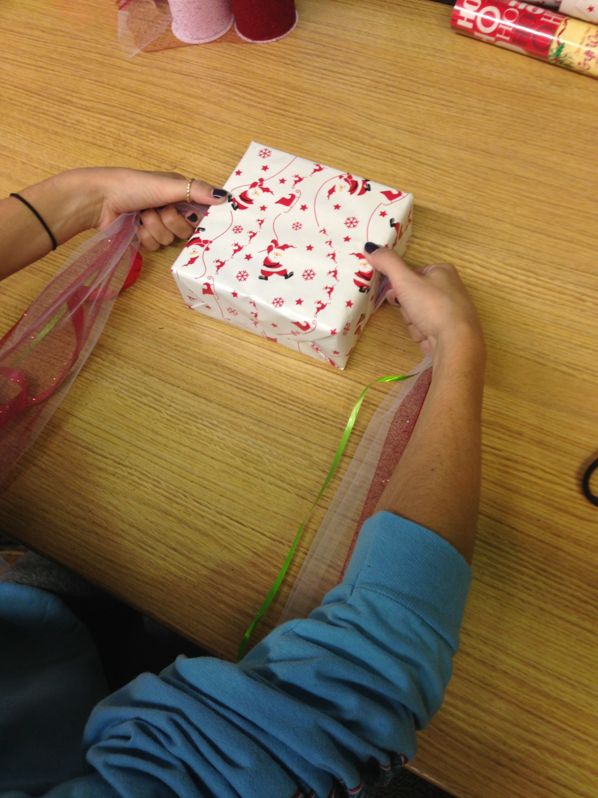 Quick Christmas Gift Wrapping With Tulle Bow 23 Steps (with Pictures