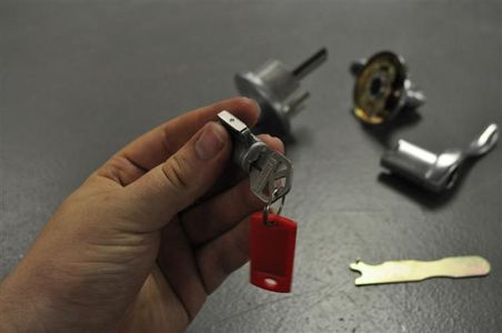 How to Re-Pin a Lock With Original Key : 5 Steps (with Pictures ...