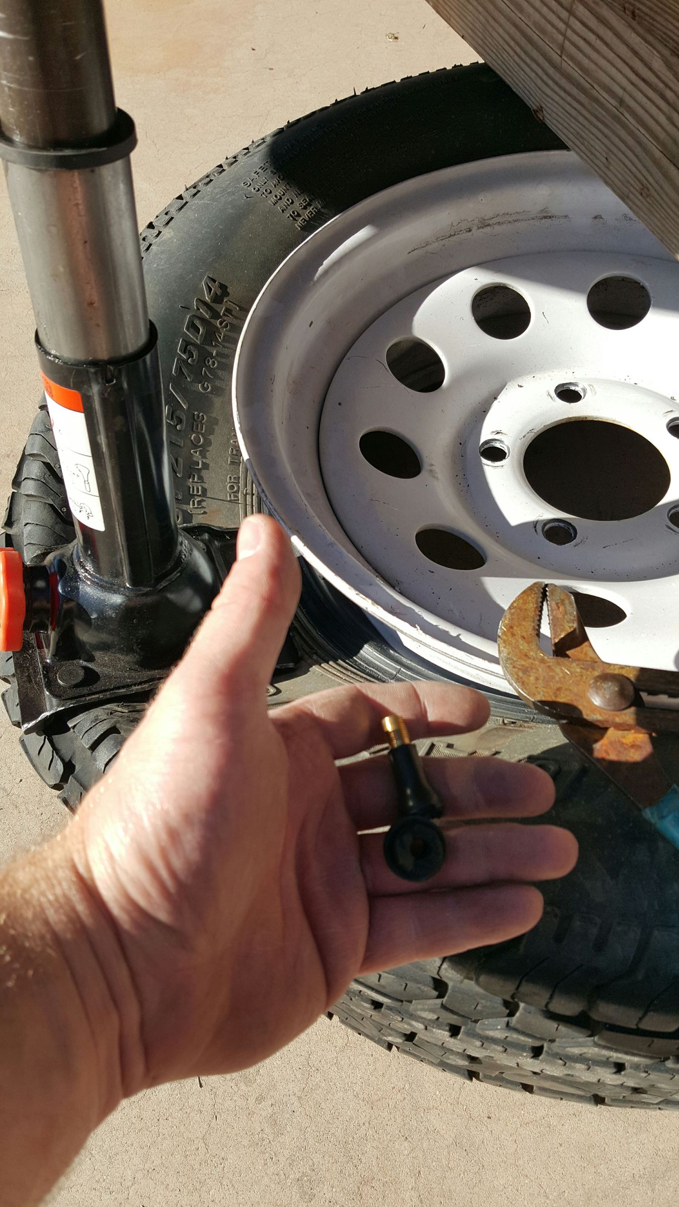 Change a Valve Stem in a Tubeless Tire. 9 Steps (with Pictures