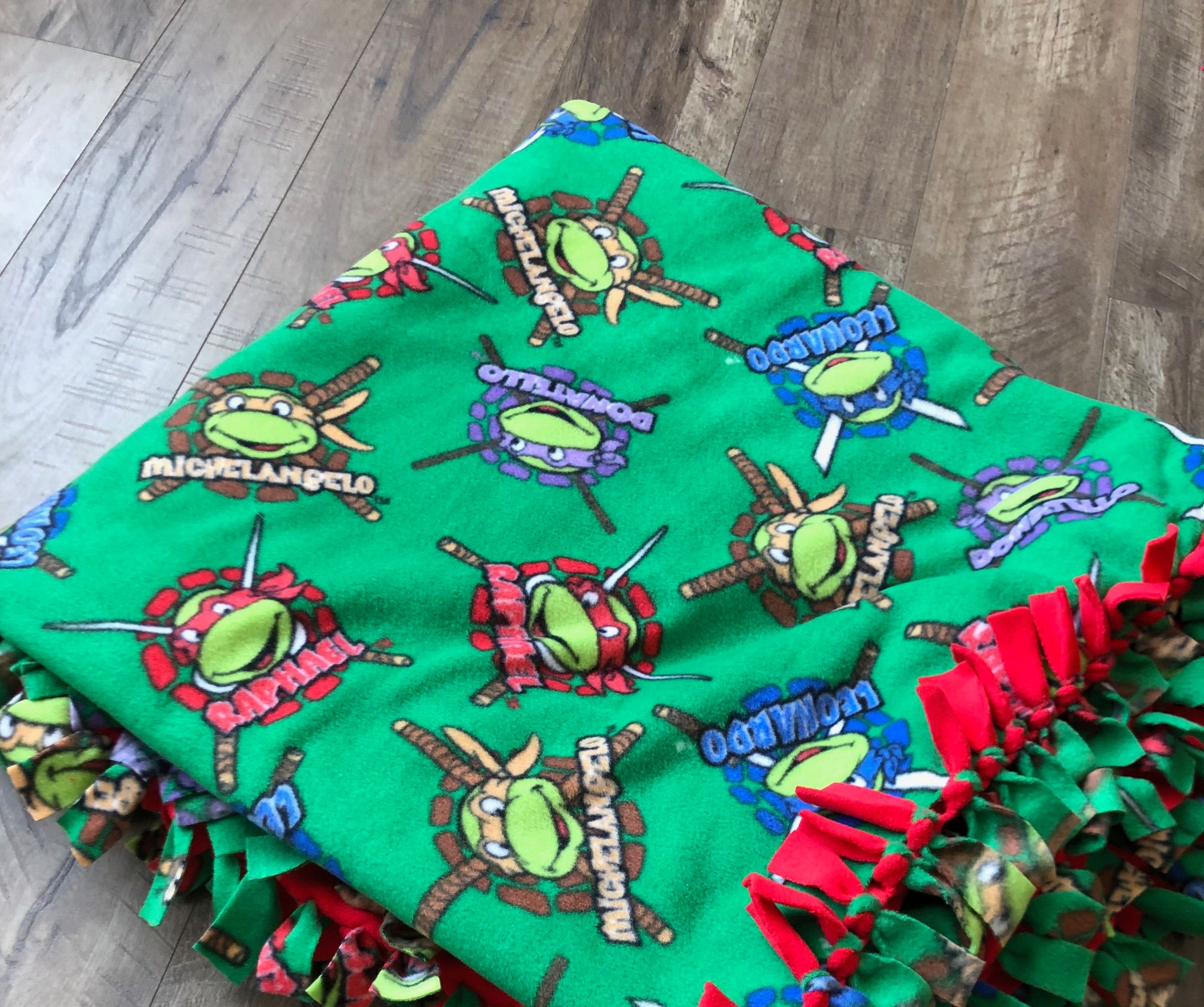 How to Make a Fleece (No Sew) Tie Blanket 