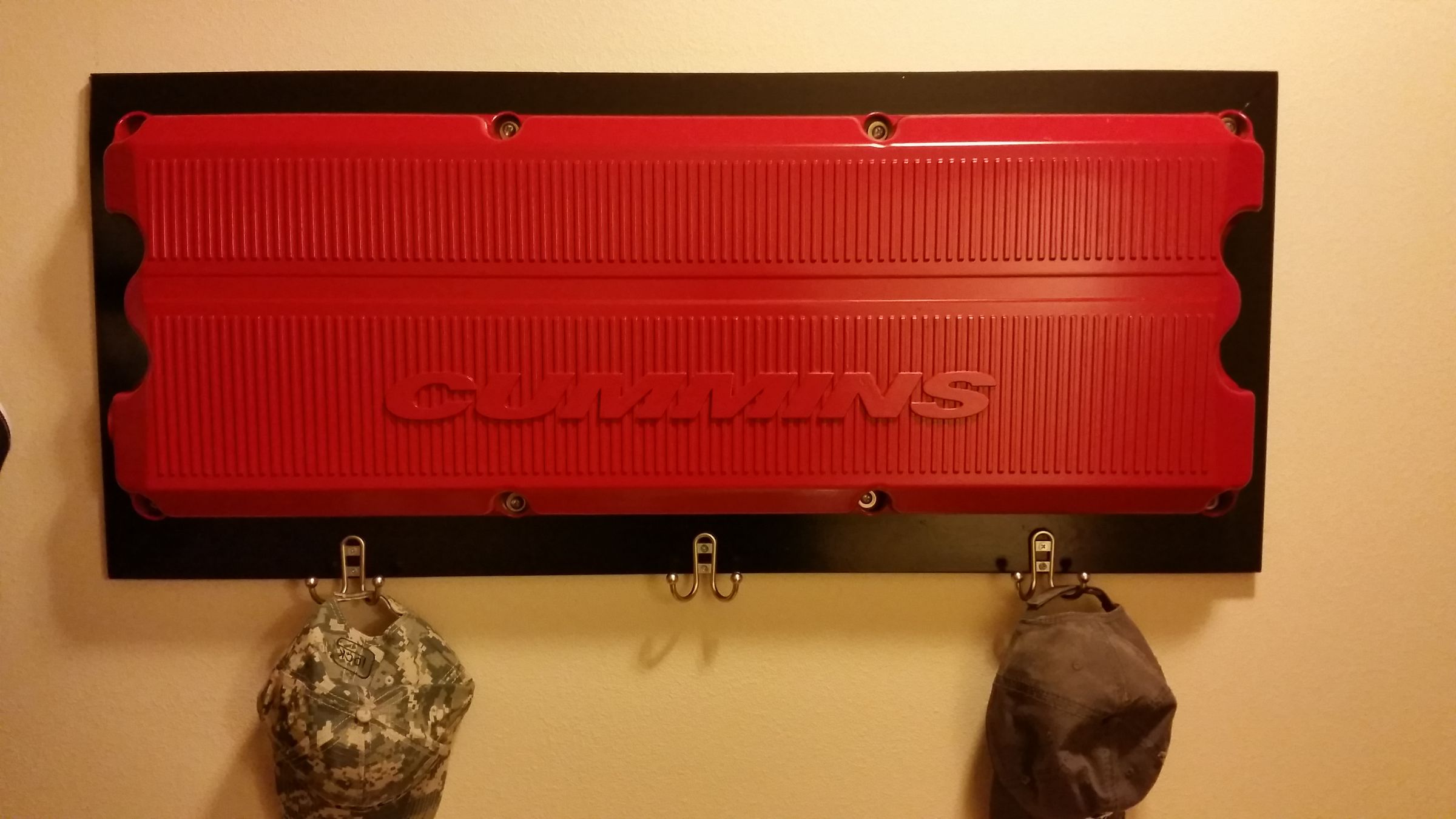 CUMMINS ISX VALVE COVER HAT/COAT HANGER