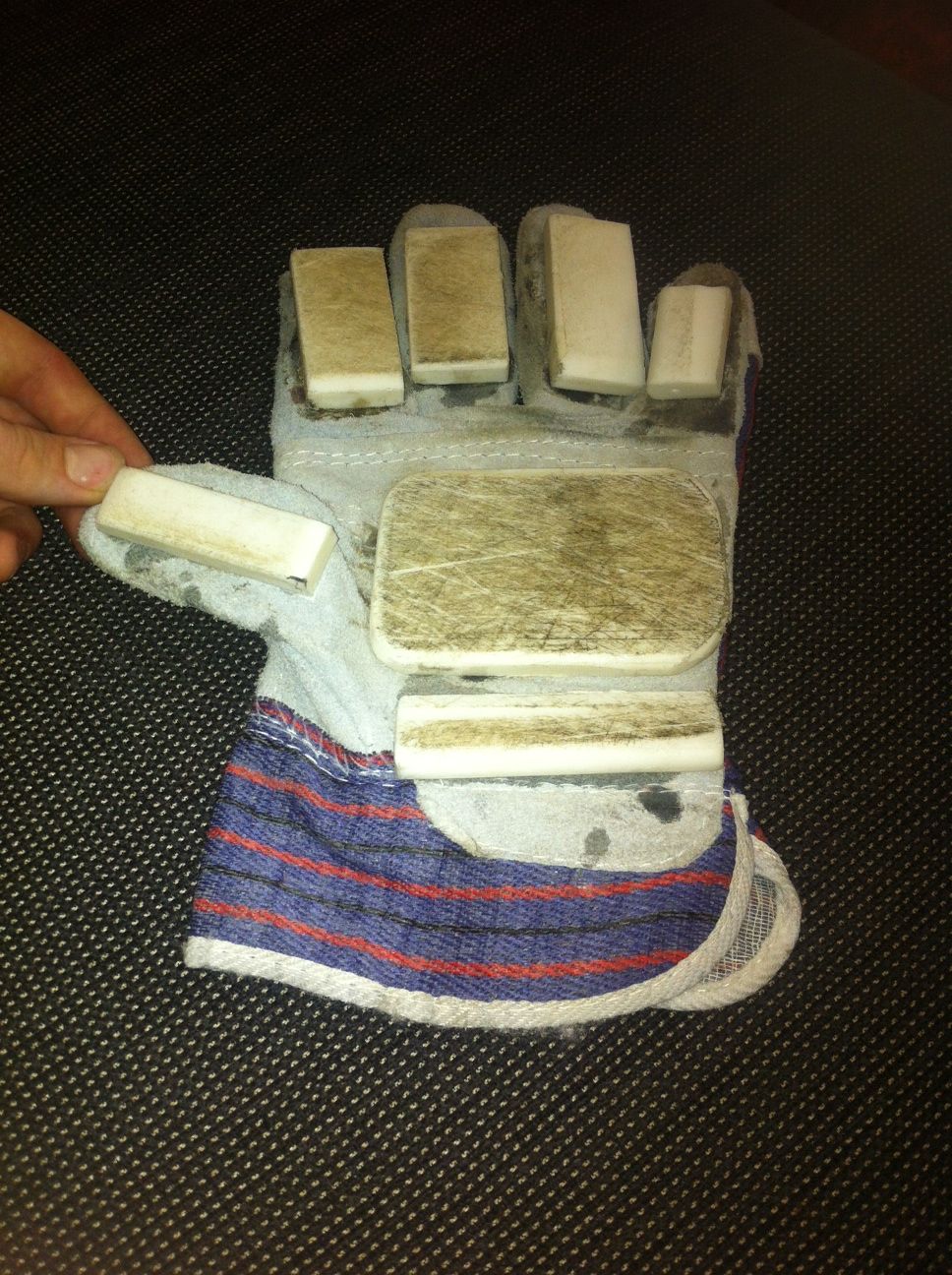 DIY Longboarding Gloves From Household Items