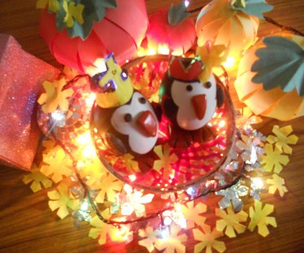ROYAL EGG PENGUINS