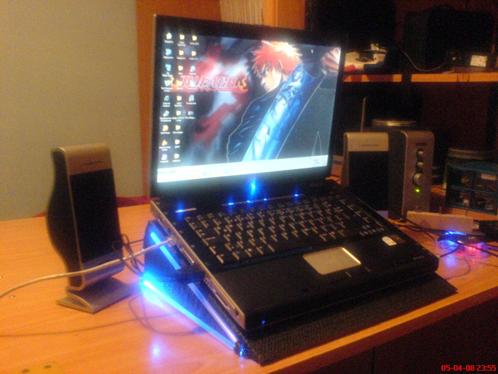 Laminate Parque Laptop Stand 