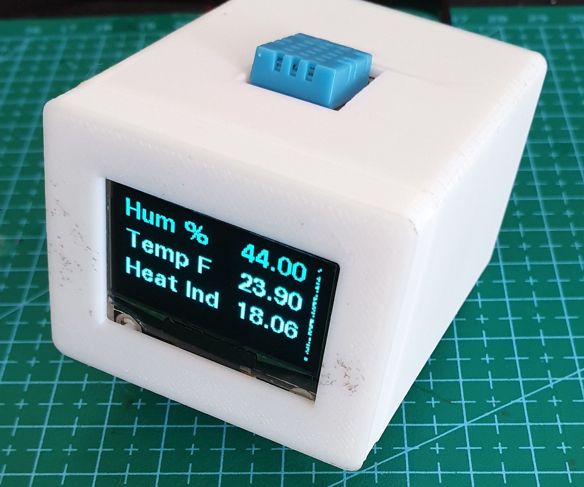 DHT 11 Temperature & Humidity Display