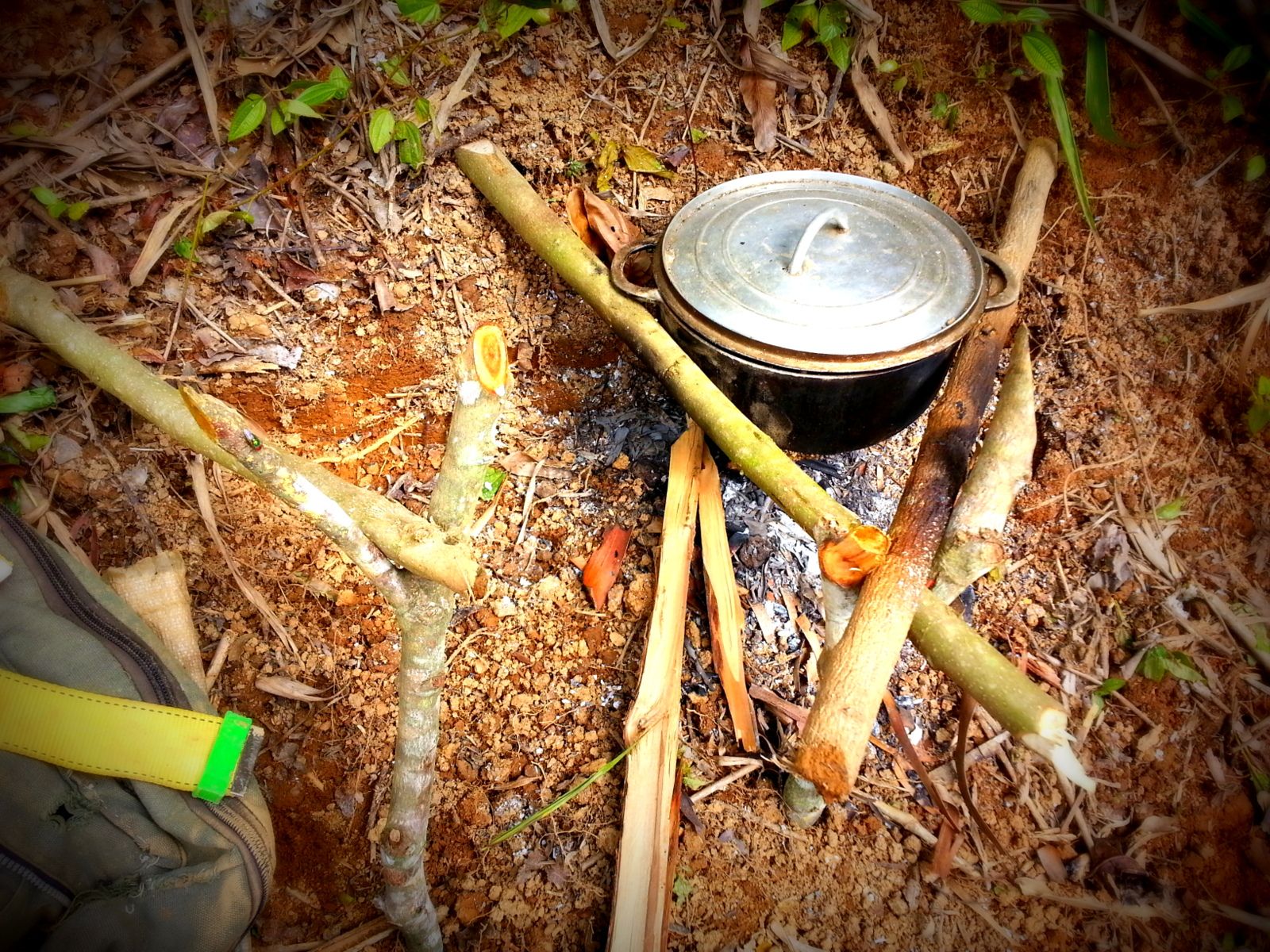 MALAGASY FIRE COOKING STANDS