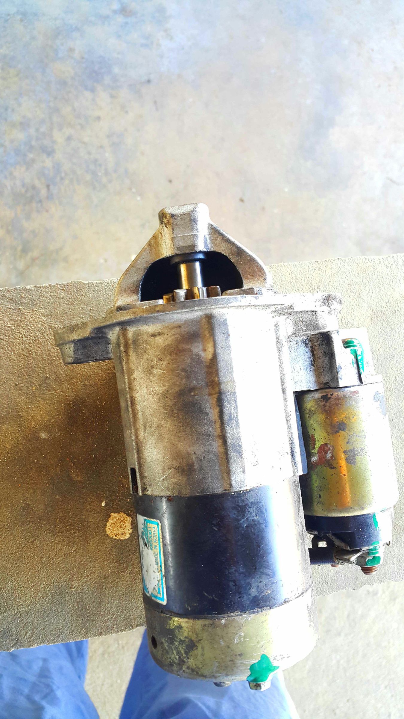 Replacing an Engine Starter! (Hyundai Trajet 2000) - 300th Instructable! 