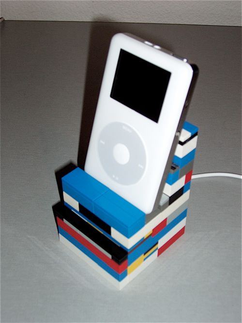iPod Throne, a lego dock