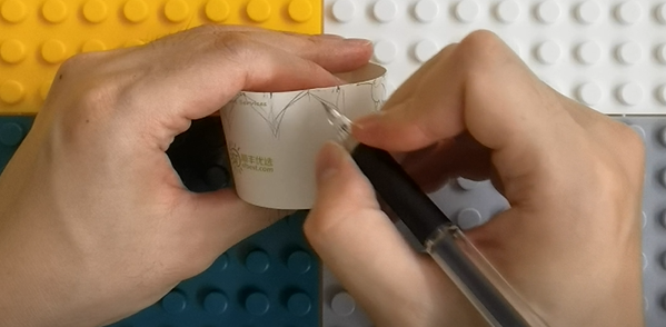 Make the First Layer of the Lantern - Make the Petals
